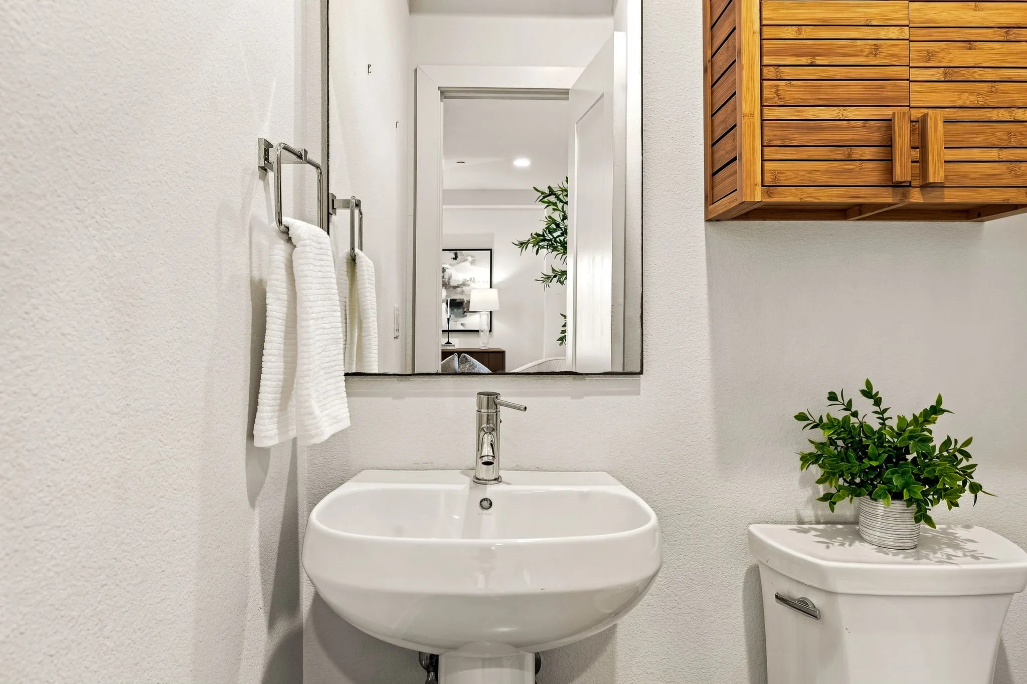 Townhouse For Sale in Dallas County , 2127 Clark Street APT 106, Dallas, Texas 75204, 3 Bedroom, 3 Bathroom, 2 Garage spaces, 2,305 Sqft, built in 2016, mls#21361859, Real Estate Agent in Dallas, Homes For Sale in Dallas county, Homes For Sale in Dallas, Realtor in Dallas Texas, Real Estate Brokerage Independent Realty Texas, Luminita Cordes Realtor