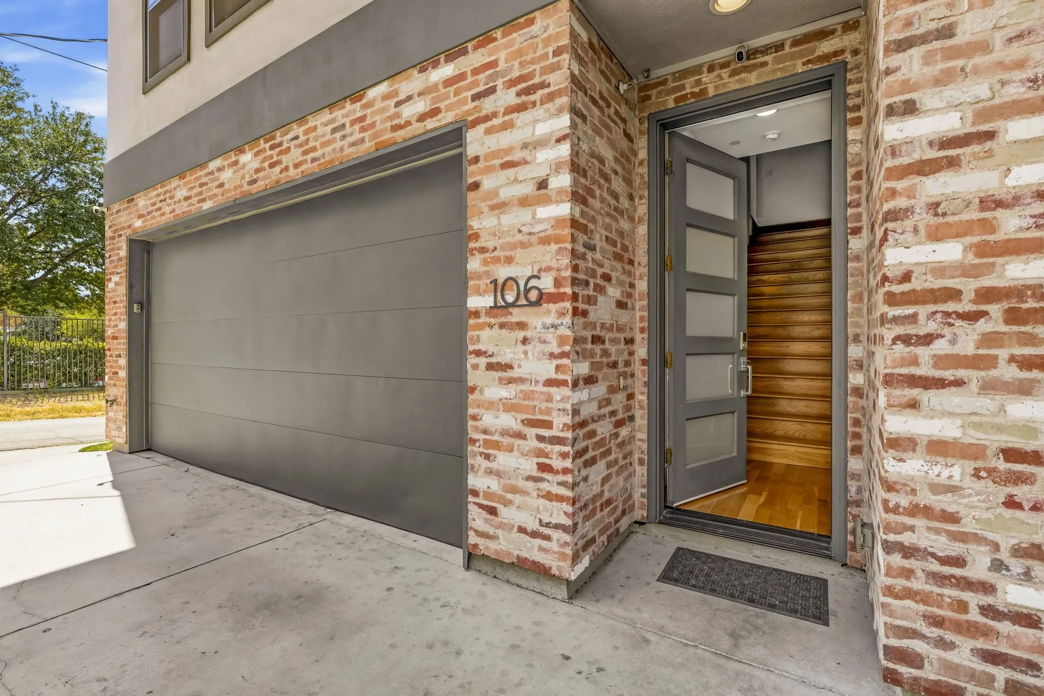 Townhouse For Sale in Dallas County , 2127 Clark Street APT 106, Dallas, Texas 75204, 3 Bedroom, 3 Bathroom, 2 Garage spaces, 2,305 Sqft, built in 2016, mls#21361859, Real Estate Agent in Dallas, Homes For Sale in Dallas county, Homes For Sale in Dallas, Realtor in Dallas Texas, Real Estate Brokerage Independent Realty Texas, Luminita Cordes Realtor