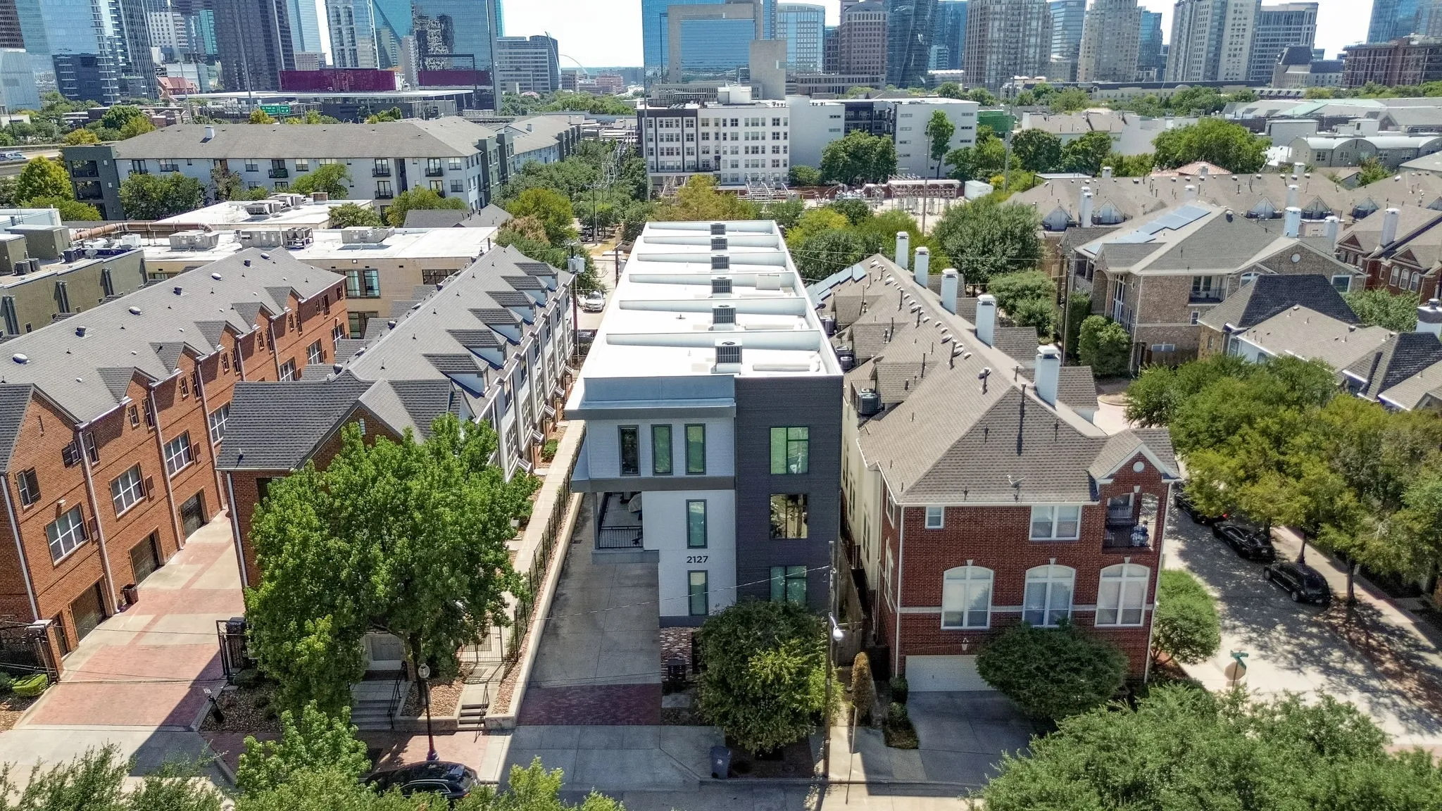 Townhouse For Sale in Dallas County , 2127 Clark Street APT 106, Dallas, Texas 75204, 3 Bedroom, 3 Bathroom, 2 Garage spaces, 2,305 Sqft, built in 2016, mls#21361859, Real Estate Agent in Dallas, Homes For Sale in Dallas county, Homes For Sale in Dallas, Realtor in Dallas Texas, Real Estate Brokerage Independent Realty Texas, Luminita Cordes Realtor