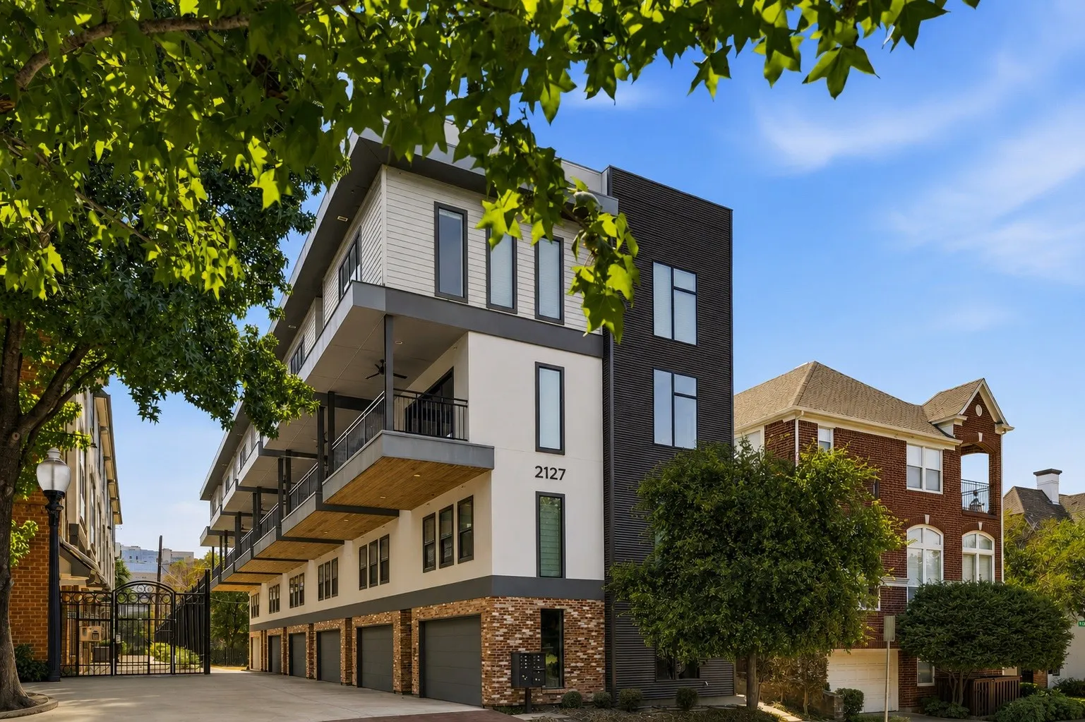 Townhouse For Sale in Dallas County , 2127 Clark Street APT 106, Dallas, Texas 75204, 3 Bedroom, 3 Bathroom, 2 Garage spaces, 2,305 Sqft, built in 2016, mls#21361859, Real Estate Agent in Dallas, Homes For Sale in Dallas county, Homes For Sale in Dallas, Realtor in Dallas Texas, Real Estate Brokerage Independent Realty Texas, Luminita Cordes Realtor