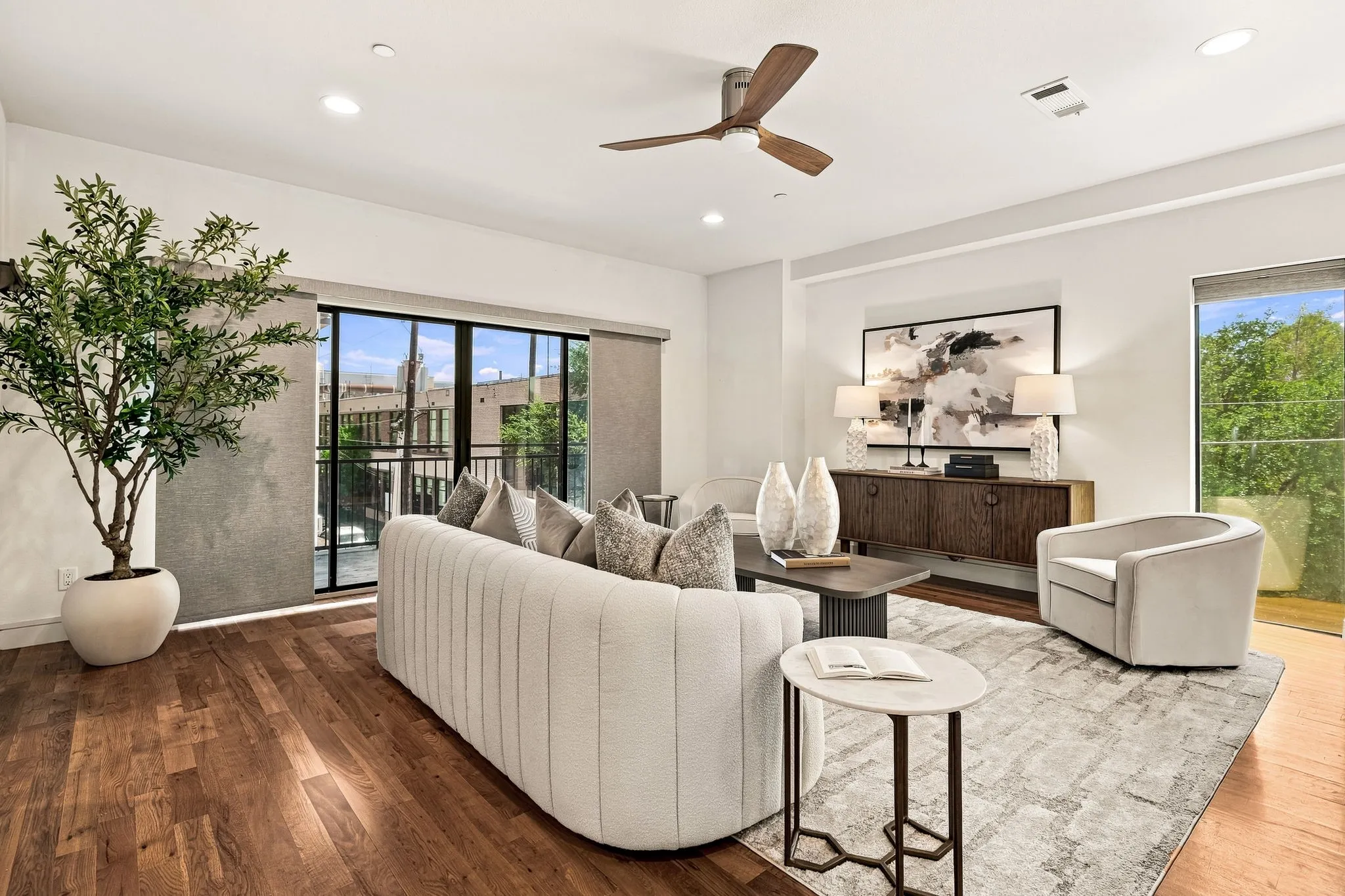 Townhouse For Sale in Dallas County , 2127 Clark Street APT 106, Dallas, Texas 75204, 3 Bedroom, 3 Bathroom, 2 Garage spaces, 2,305 Sqft, built in 2016, mls#21361859, Real Estate Agent in Dallas, Homes For Sale in Dallas county, Homes For Sale in Dallas, Realtor in Dallas Texas, Real Estate Brokerage Independent Realty Texas, Luminita Cordes Realtor
