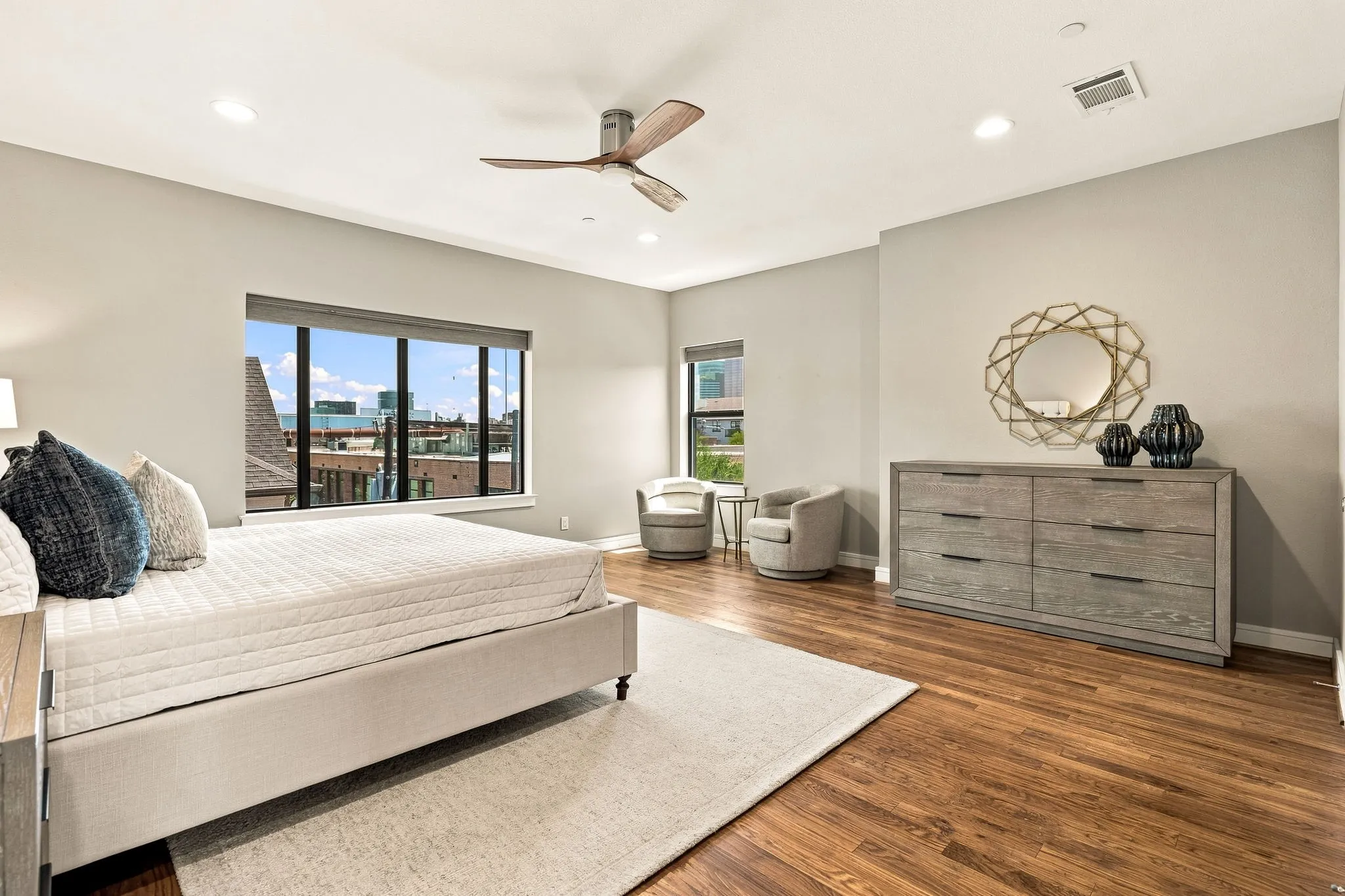 Townhouse For Sale in Dallas County , 2127 Clark Street APT 106, Dallas, Texas 75204, 3 Bedroom, 3 Bathroom, 2 Garage spaces, 2,305 Sqft, built in 2016, mls#21361859, Real Estate Agent in Dallas, Homes For Sale in Dallas county, Homes For Sale in Dallas, Realtor in Dallas Texas, Real Estate Brokerage Independent Realty Texas, Luminita Cordes Realtor