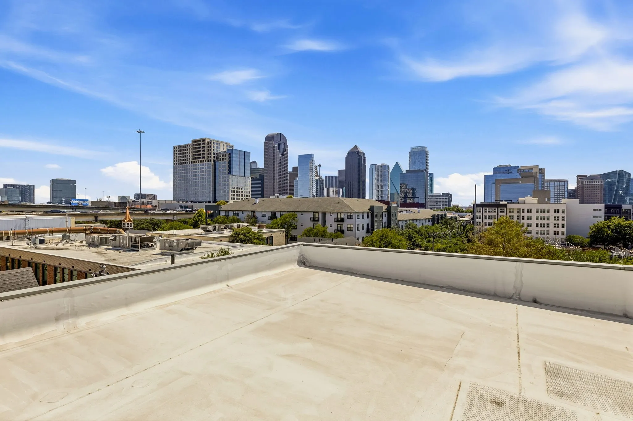 Townhouse For Sale in Dallas County , 2127 Clark Street APT 106, Dallas, Texas 75204, 3 Bedroom, 3 Bathroom, 2 Garage spaces, 2,305 Sqft, built in 2016, mls#21361859, Real Estate Agent in Dallas, Homes For Sale in Dallas county, Homes For Sale in Dallas, Realtor in Dallas Texas, Real Estate Brokerage Independent Realty Texas, Luminita Cordes Realtor