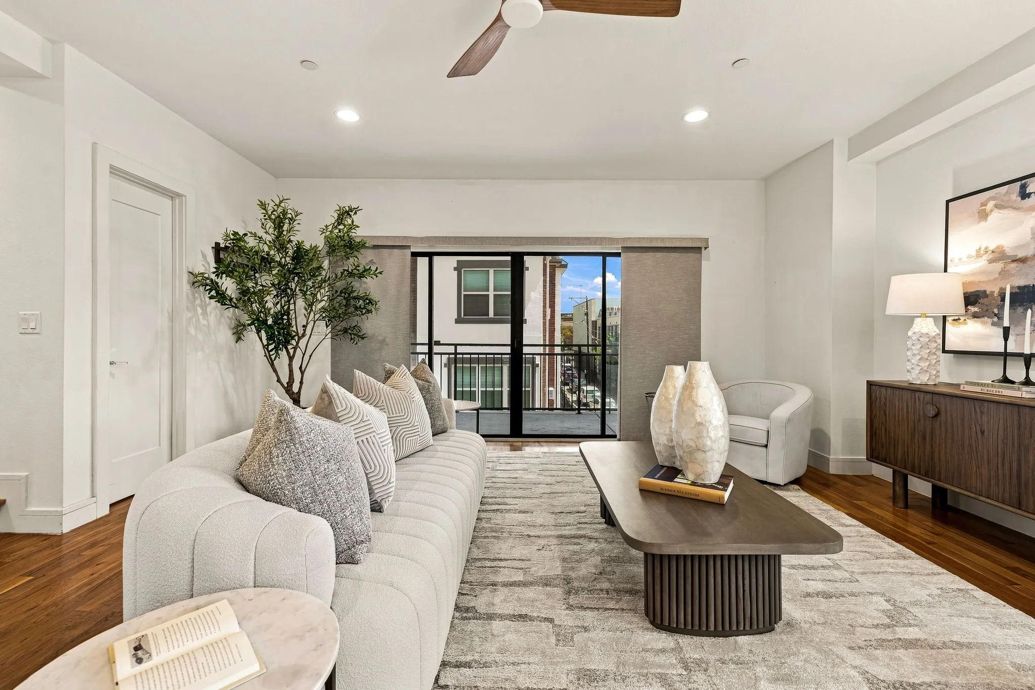 Townhouse For Sale in Dallas County , 2127 Clark Street APT 106, Dallas, Texas 75204, 3 Bedroom, 3 Bathroom, 2 Garage spaces, 2,305 Sqft, built in 2016, mls#21361859, Real Estate Agent in Dallas, Homes For Sale in Dallas county, Homes For Sale in Dallas, Realtor in Dallas Texas, Real Estate Brokerage Independent Realty Texas, Luminita Cordes Realtor