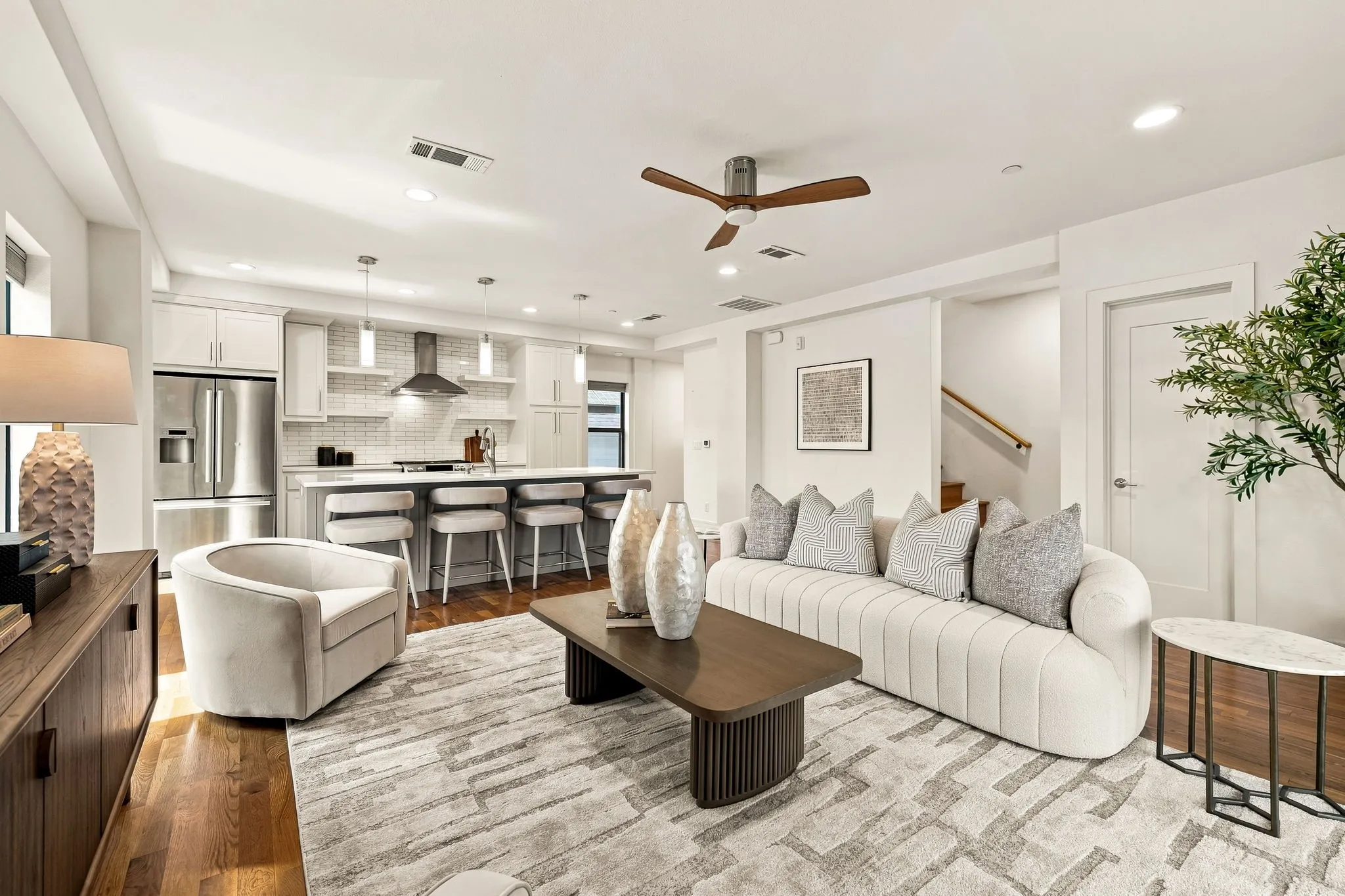 Townhouse For Sale in Dallas County , 2127 Clark Street APT 106, Dallas, Texas 75204, 3 Bedroom, 3 Bathroom, 2 Garage spaces, 2,305 Sqft, built in 2016, mls#21361859, Real Estate Agent in Dallas, Homes For Sale in Dallas county, Homes For Sale in Dallas, Realtor in Dallas Texas, Real Estate Brokerage Independent Realty Texas, Luminita Cordes Realtor