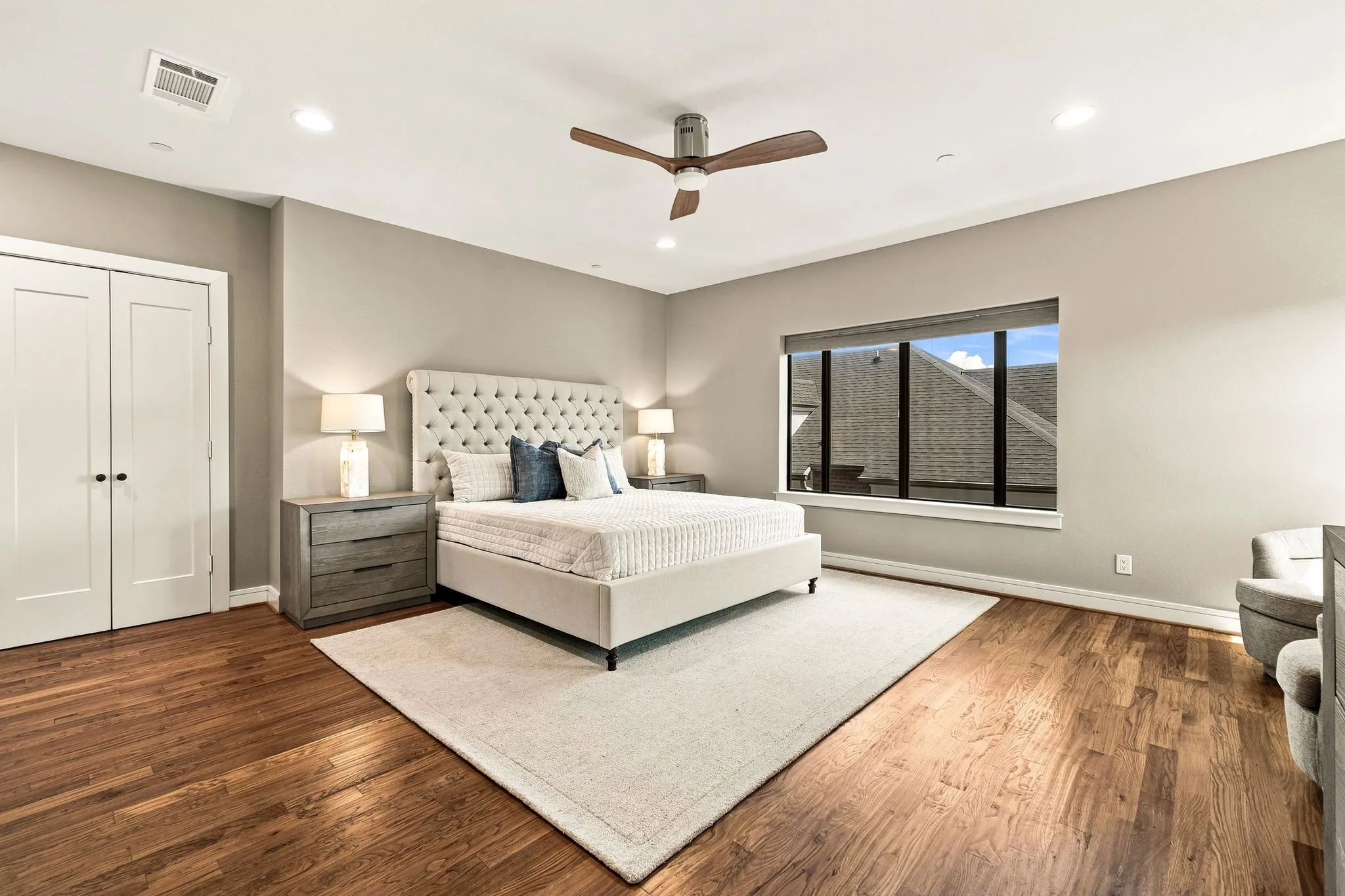Townhouse For Sale in Dallas County , 2127 Clark Street APT 106, Dallas, Texas 75204, 3 Bedroom, 3 Bathroom, 2 Garage spaces, 2,305 Sqft, built in 2016, mls#21361859, Real Estate Agent in Dallas, Homes For Sale in Dallas county, Homes For Sale in Dallas, Realtor in Dallas Texas, Real Estate Brokerage Independent Realty Texas, Luminita Cordes Realtor
