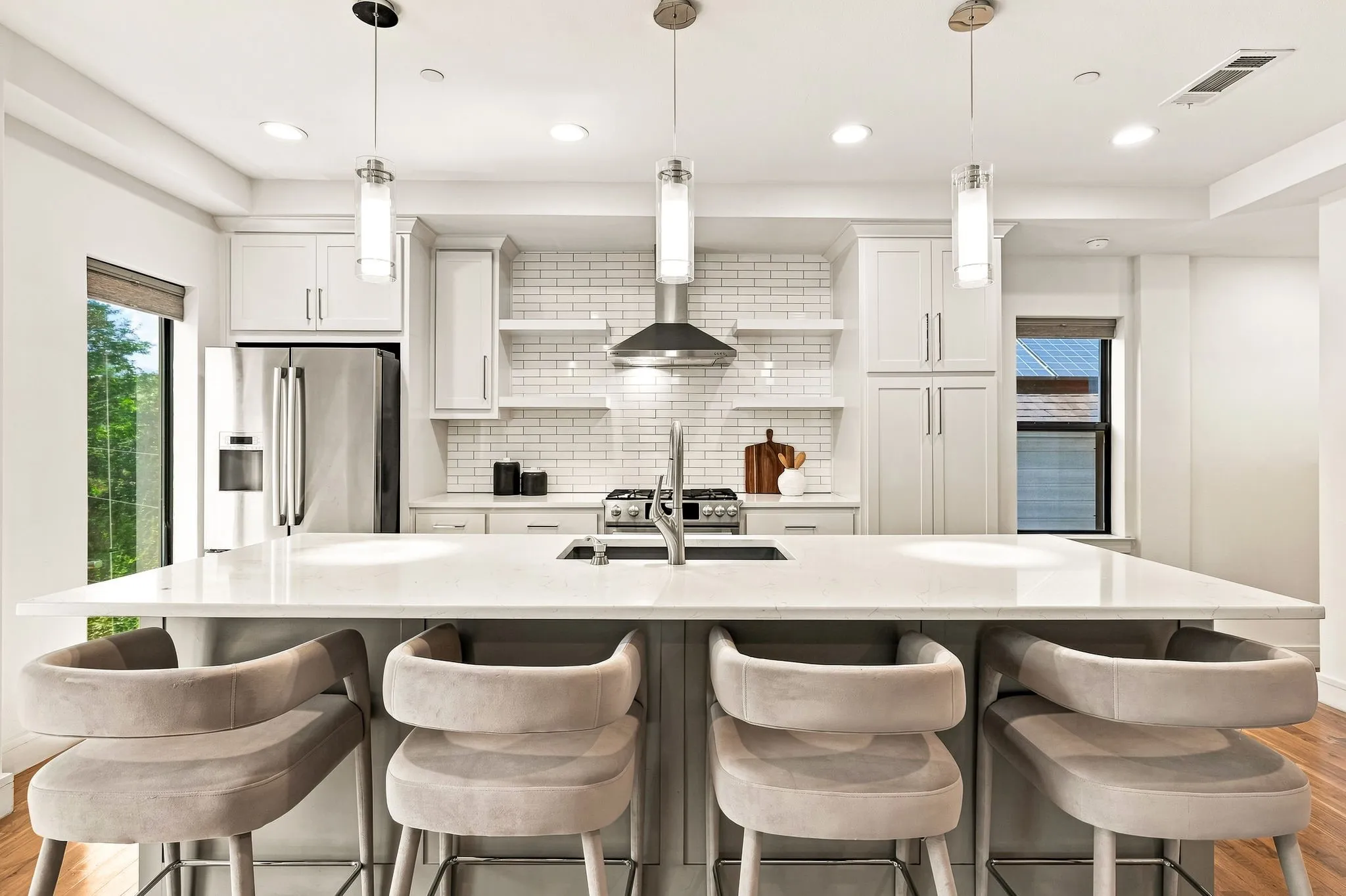 Townhouse For Sale in Dallas County , 2127 Clark Street APT 106, Dallas, Texas 75204, 3 Bedroom, 3 Bathroom, 2 Garage spaces, 2,305 Sqft, built in 2016, mls#21361859, Real Estate Agent in Dallas, Homes For Sale in Dallas county, Homes For Sale in Dallas, Realtor in Dallas Texas, Real Estate Brokerage Independent Realty Texas, Luminita Cordes Realtor
