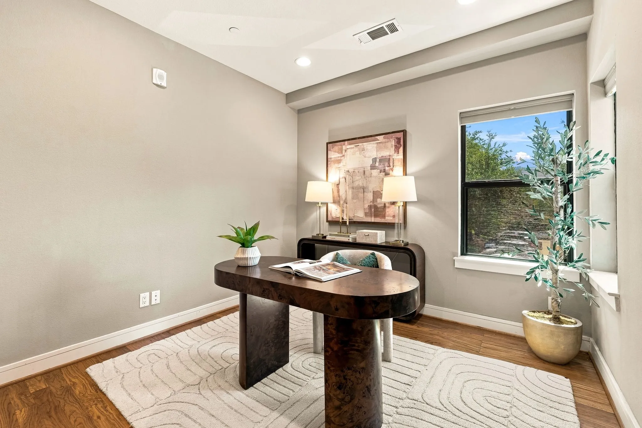 Townhouse For Sale in Dallas County , 2127 Clark Street APT 106, Dallas, Texas 75204, 3 Bedroom, 3 Bathroom, 2 Garage spaces, 2,305 Sqft, built in 2016, mls#21361859, Real Estate Agent in Dallas, Homes For Sale in Dallas county, Homes For Sale in Dallas, Realtor in Dallas Texas, Real Estate Brokerage Independent Realty Texas, Luminita Cordes Realtor