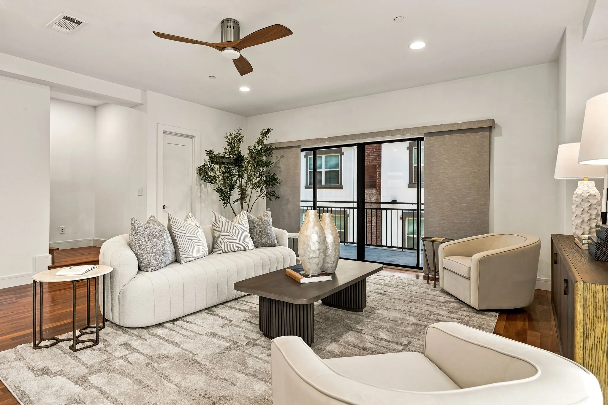 Townhouse For Sale in Dallas County , 2127 Clark Street APT 106, Dallas, Texas 75204, 3 Bedroom, 3 Bathroom, 2 Garage spaces, 2,305 Sqft, built in 2016, mls#21361859, Real Estate Agent in Dallas, Homes For Sale in Dallas county, Homes For Sale in Dallas, Realtor in Dallas Texas, Real Estate Brokerage Independent Realty Texas, Luminita Cordes Realtor