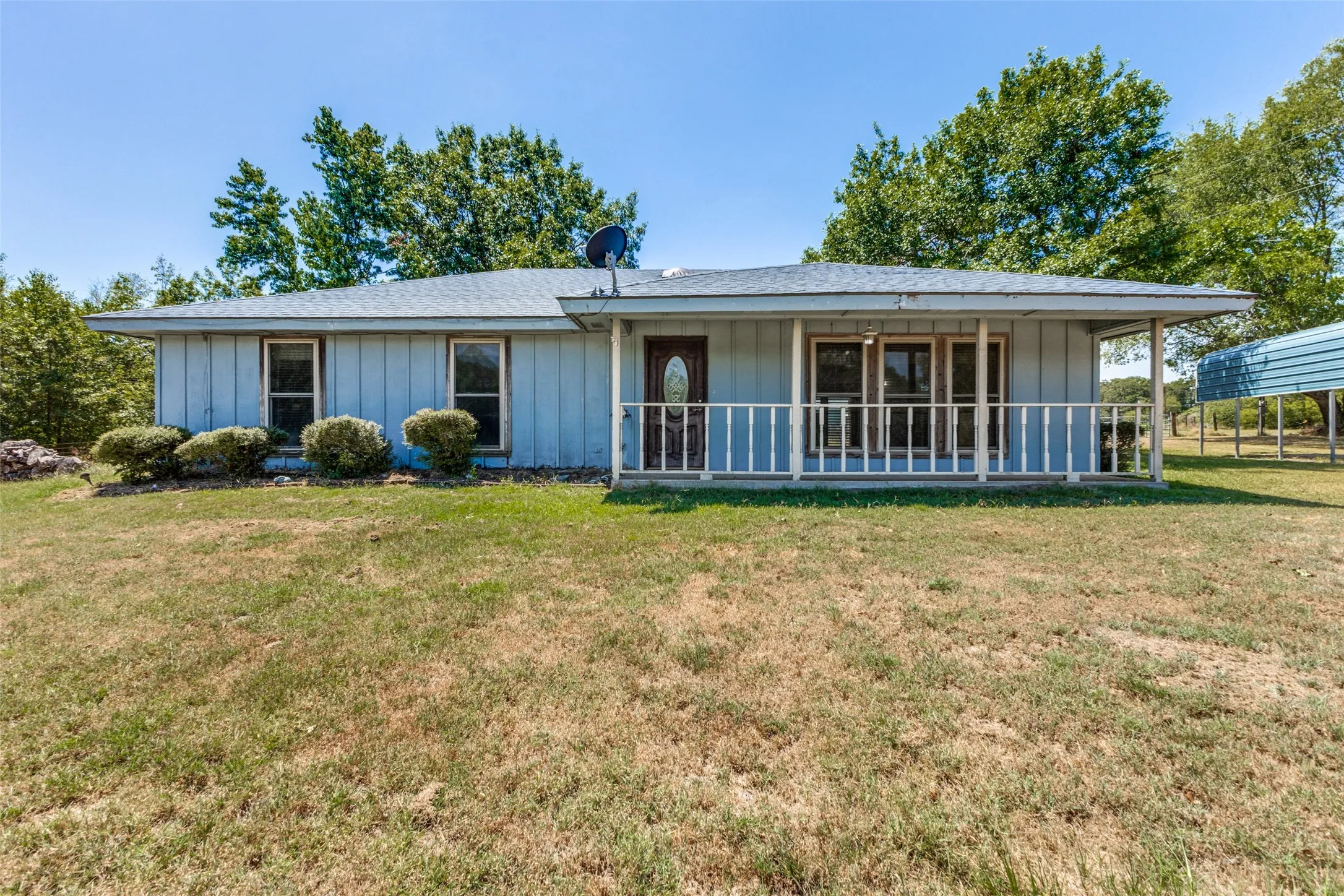 Single Family Residence For Sale in Kaufman County , 20675 Fm 2728, Terrell, Texas 75161, 3 Bedroom, 2 Bathroom, Garage spaces, 1,466 Sqft, built in 1984, mls#21358120, Real Estate Agent in Terrell, Homes For Sale in Kaufman county, Homes For Sale in Terrell, Realtor in Terrell Texas, Real Estate Brokerage Independent Realty Texas, Luminita Cordes Realtor