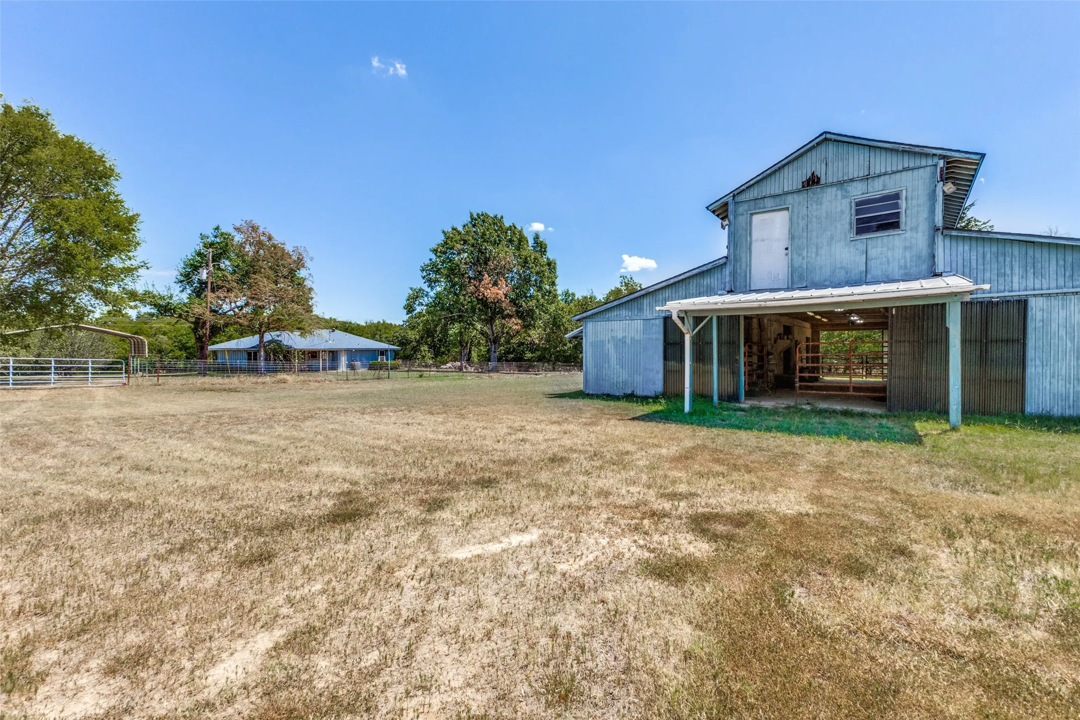 Single Family Residence For Sale in Kaufman County , 20675 Fm 2728, Terrell, Texas 75161, 3 Bedroom, 2 Bathroom, Garage spaces, 1,466 Sqft, built in 1984, mls#21358120, Real Estate Agent in Terrell, Homes For Sale in Kaufman county, Homes For Sale in Terrell, Realtor in Terrell Texas, Real Estate Brokerage Independent Realty Texas, Luminita Cordes Realtor