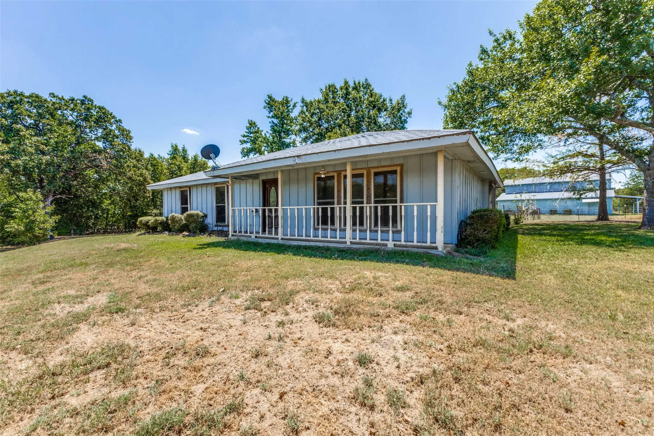 Single Family Residence For Sale in Kaufman County , 20675 Fm 2728, Terrell, Texas 75161, 3 Bedroom, 2 Bathroom, Garage spaces, 1,466 Sqft, built in 1984, mls#21358120, Real Estate Agent in Terrell, Homes For Sale in Kaufman county, Homes For Sale in Terrell, Realtor in Terrell Texas, Real Estate Brokerage Independent Realty Texas, Luminita Cordes Realtor