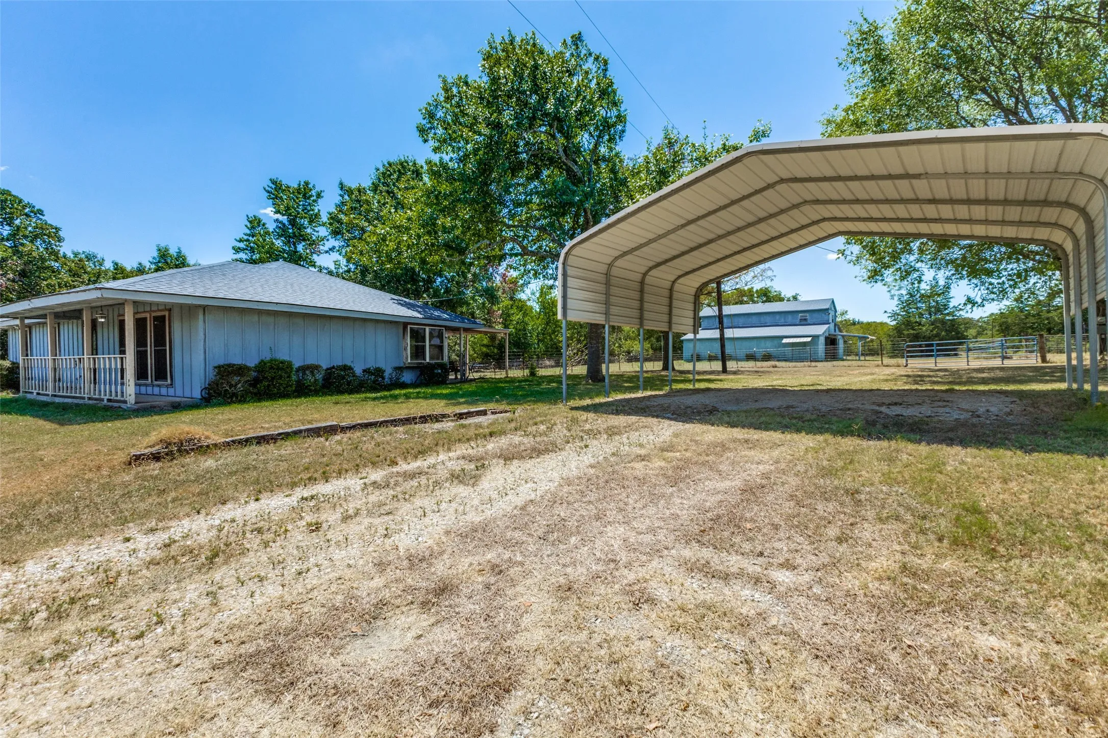 Single Family Residence For Sale in Kaufman County , 20675 Fm 2728, Terrell, Texas 75161, 3 Bedroom, 2 Bathroom, Garage spaces, 1,466 Sqft, built in 1984, mls#21358120, Real Estate Agent in Terrell, Homes For Sale in Kaufman county, Homes For Sale in Terrell, Realtor in Terrell Texas, Real Estate Brokerage Independent Realty Texas, Luminita Cordes Realtor