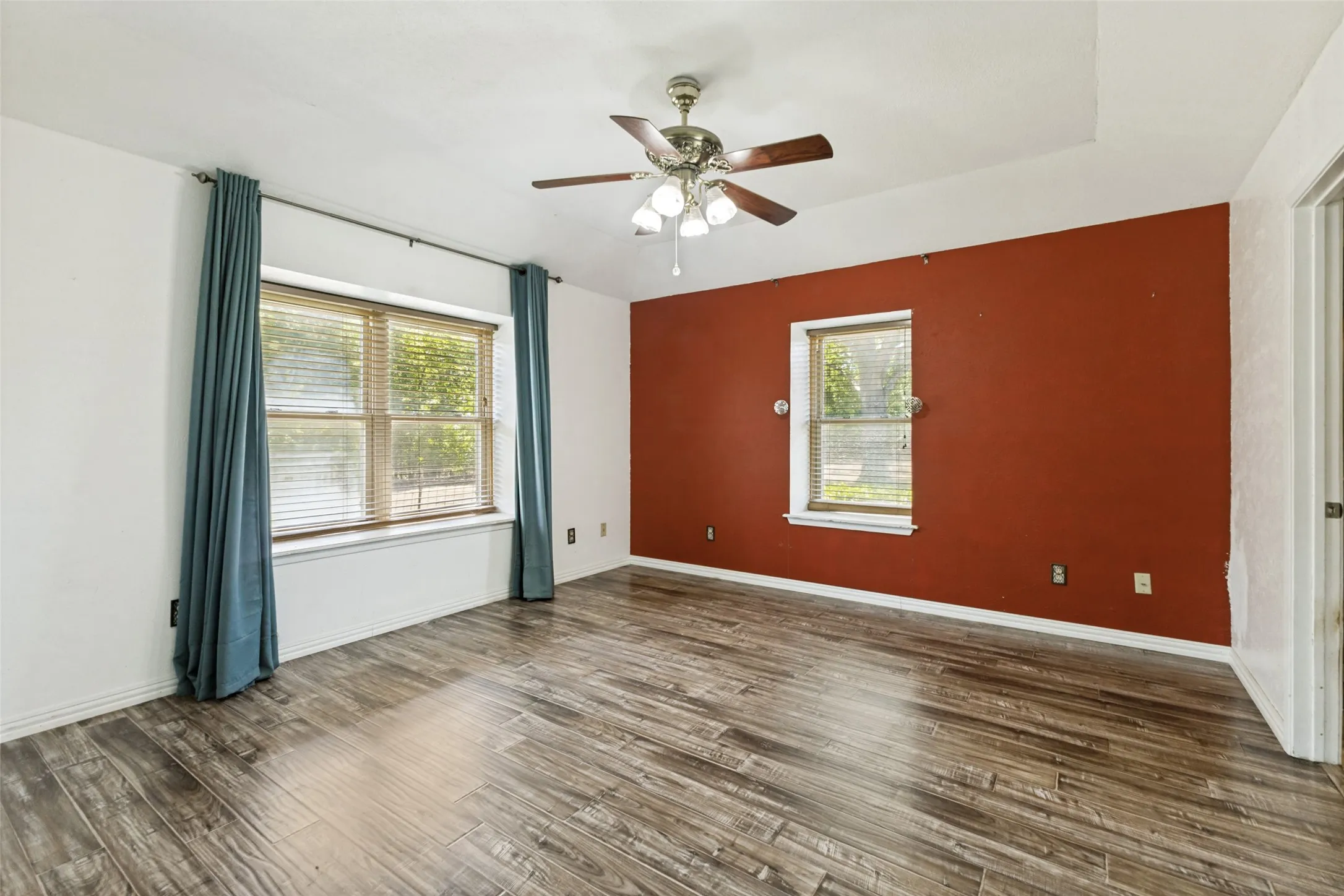 Single Family Residence For Sale in Kaufman County , 20675 Fm 2728, Terrell, Texas 75161, 3 Bedroom, 2 Bathroom, Garage spaces, 1,466 Sqft, built in 1984, mls#21358120, Real Estate Agent in Terrell, Homes For Sale in Kaufman county, Homes For Sale in Terrell, Realtor in Terrell Texas, Real Estate Brokerage Independent Realty Texas, Luminita Cordes Realtor
