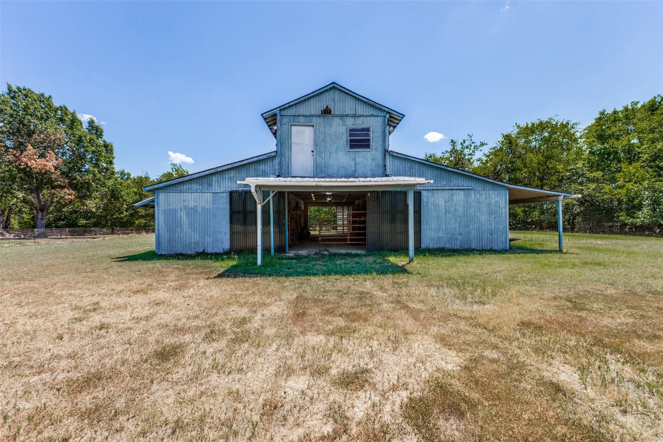 Single Family Residence For Sale in Kaufman County , 20675 Fm 2728, Terrell, Texas 75161, 3 Bedroom, 2 Bathroom, Garage spaces, 1,466 Sqft, built in 1984, mls#21358120, Real Estate Agent in Terrell, Homes For Sale in Kaufman county, Homes For Sale in Terrell, Realtor in Terrell Texas, Real Estate Brokerage Independent Realty Texas, Luminita Cordes Realtor