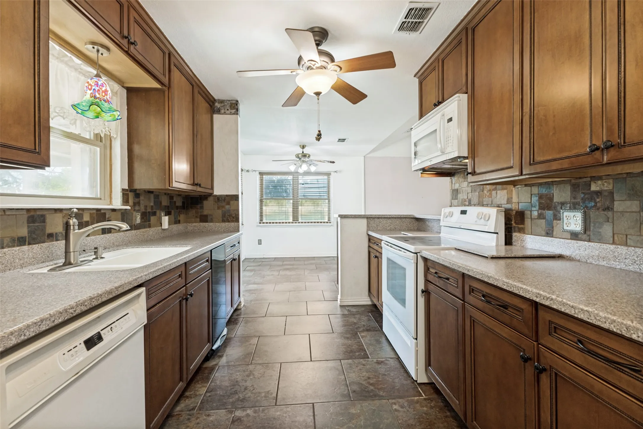 Single Family Residence For Sale in Kaufman County , 20675 Fm 2728, Terrell, Texas 75161, 3 Bedroom, 2 Bathroom, Garage spaces, 1,466 Sqft, built in 1984, mls#21358120, Real Estate Agent in Terrell, Homes For Sale in Kaufman county, Homes For Sale in Terrell, Realtor in Terrell Texas, Real Estate Brokerage Independent Realty Texas, Luminita Cordes Realtor