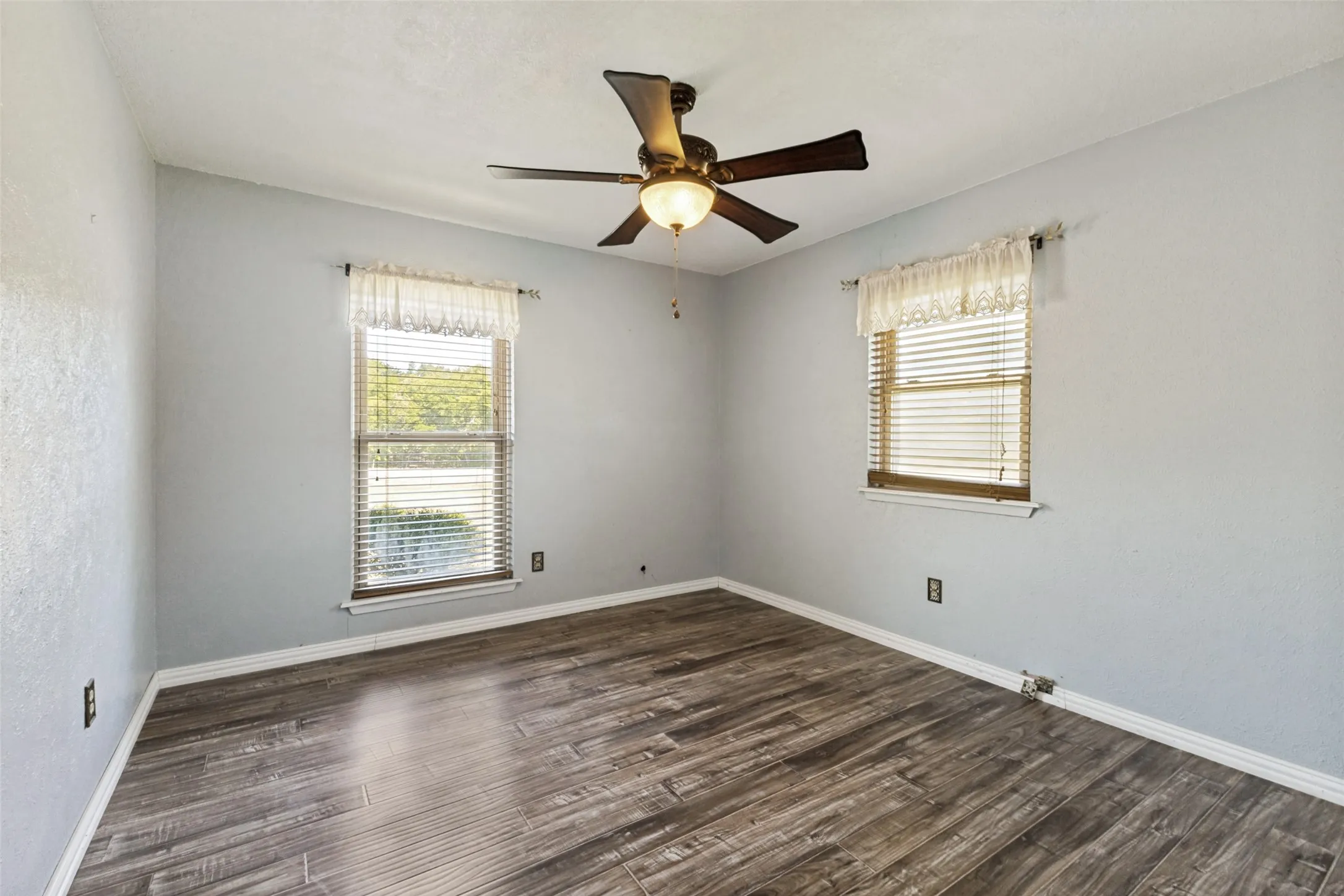 Single Family Residence For Sale in Kaufman County , 20675 Fm 2728, Terrell, Texas 75161, 3 Bedroom, 2 Bathroom, Garage spaces, 1,466 Sqft, built in 1984, mls#21358120, Real Estate Agent in Terrell, Homes For Sale in Kaufman county, Homes For Sale in Terrell, Realtor in Terrell Texas, Real Estate Brokerage Independent Realty Texas, Luminita Cordes Realtor