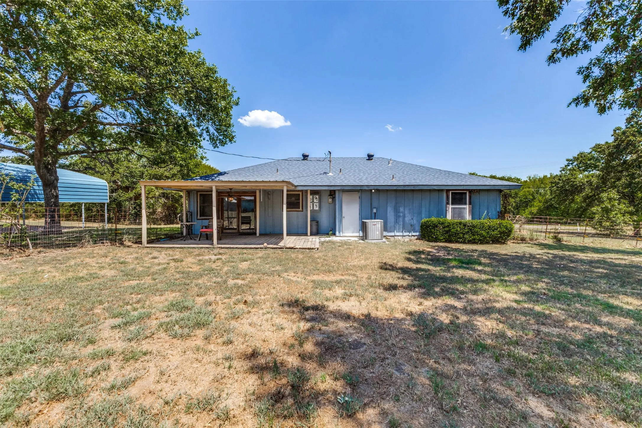 Single Family Residence For Sale in Kaufman County , 20675 Fm 2728, Terrell, Texas 75161, 3 Bedroom, 2 Bathroom, Garage spaces, 1,466 Sqft, built in 1984, mls#21358120, Real Estate Agent in Terrell, Homes For Sale in Kaufman county, Homes For Sale in Terrell, Realtor in Terrell Texas, Real Estate Brokerage Independent Realty Texas, Luminita Cordes Realtor