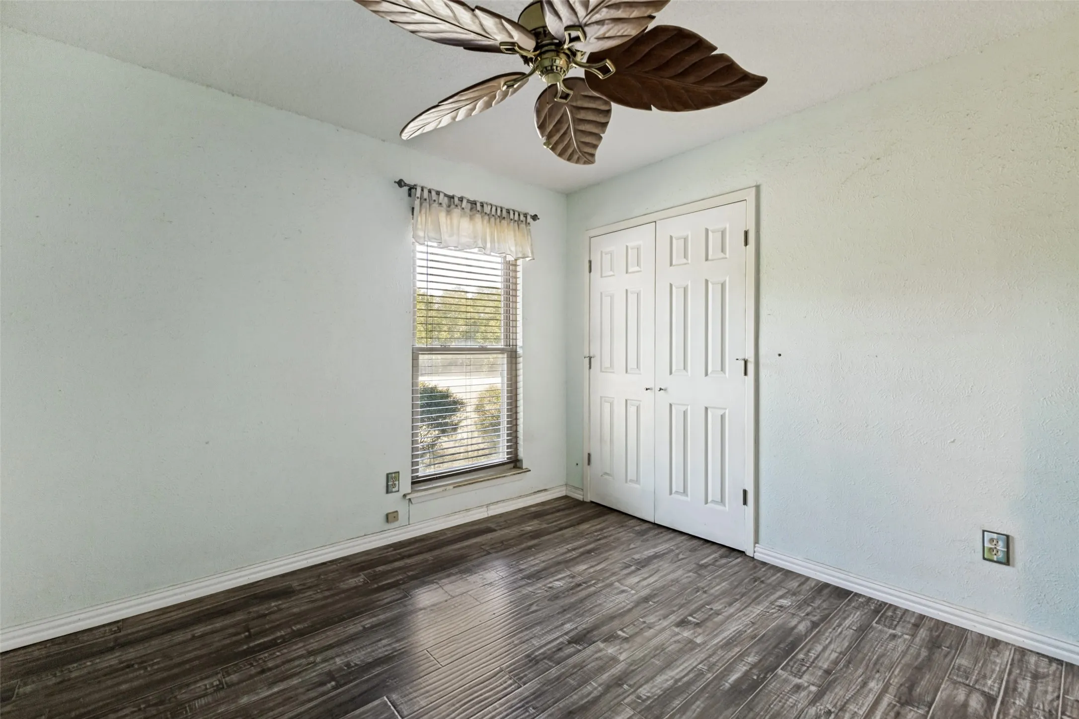 Single Family Residence For Sale in Kaufman County , 20675 Fm 2728, Terrell, Texas 75161, 3 Bedroom, 2 Bathroom, Garage spaces, 1,466 Sqft, built in 1984, mls#21358120, Real Estate Agent in Terrell, Homes For Sale in Kaufman county, Homes For Sale in Terrell, Realtor in Terrell Texas, Real Estate Brokerage Independent Realty Texas, Luminita Cordes Realtor