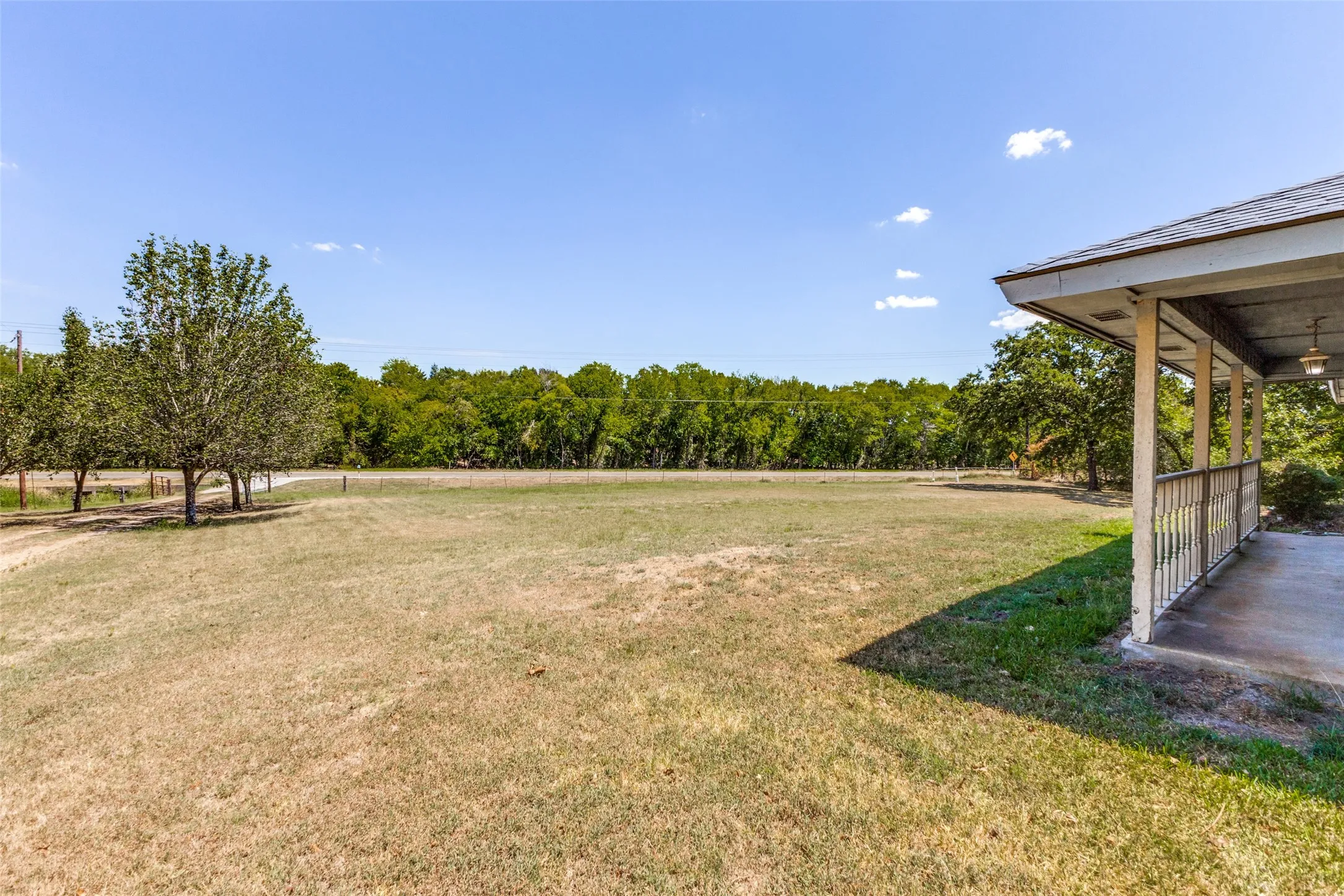 Single Family Residence For Sale in Kaufman County , 20675 Fm 2728, Terrell, Texas 75161, 3 Bedroom, 2 Bathroom, Garage spaces, 1,466 Sqft, built in 1984, mls#21358120, Real Estate Agent in Terrell, Homes For Sale in Kaufman county, Homes For Sale in Terrell, Realtor in Terrell Texas, Real Estate Brokerage Independent Realty Texas, Luminita Cordes Realtor