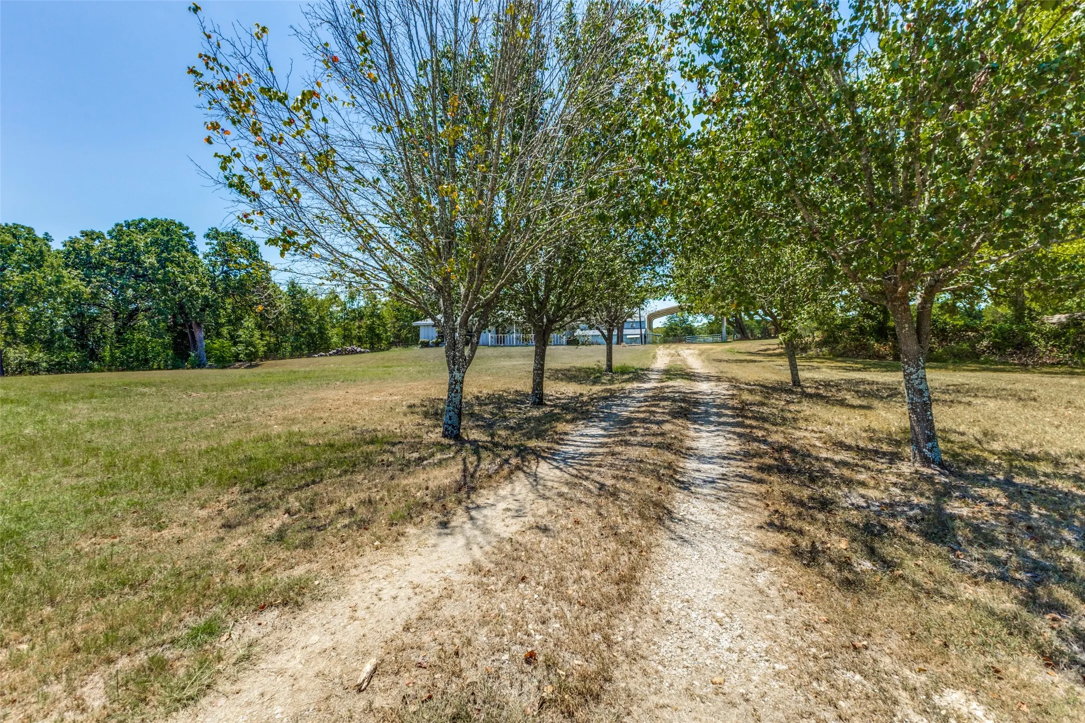 Single Family Residence For Sale in Kaufman County , 20675 Fm 2728, Terrell, Texas 75161, 3 Bedroom, 2 Bathroom, Garage spaces, 1,466 Sqft, built in 1984, mls#21358120, Real Estate Agent in Terrell, Homes For Sale in Kaufman county, Homes For Sale in Terrell, Realtor in Terrell Texas, Real Estate Brokerage Independent Realty Texas, Luminita Cordes Realtor