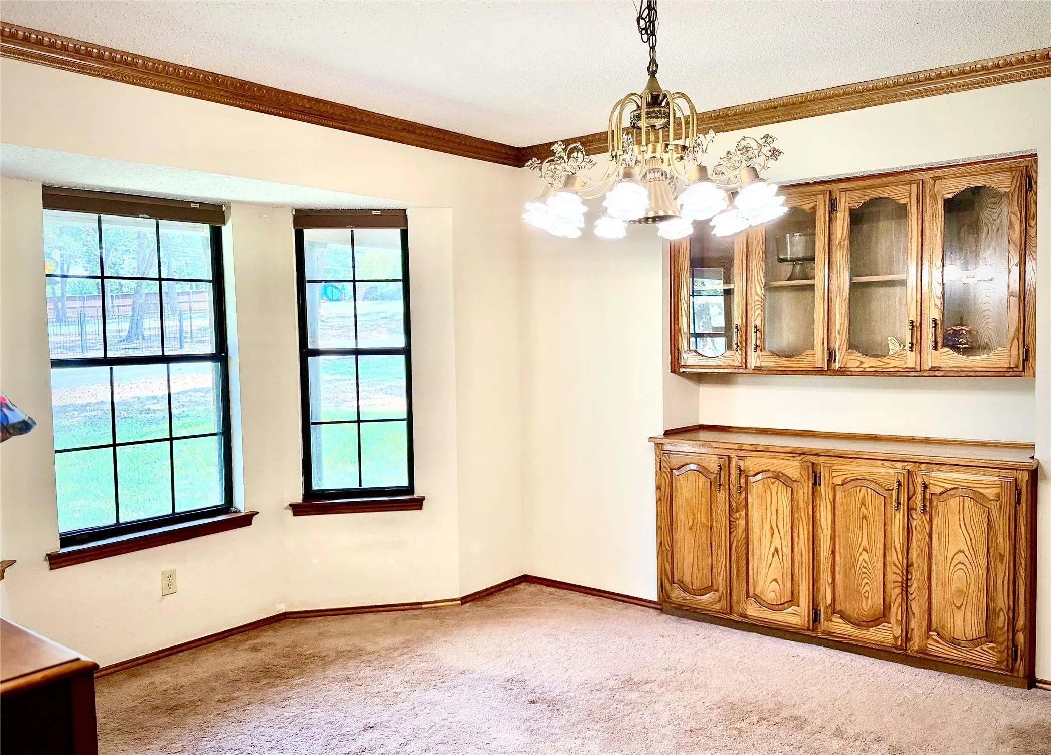Large formal dining room with buit-ins
