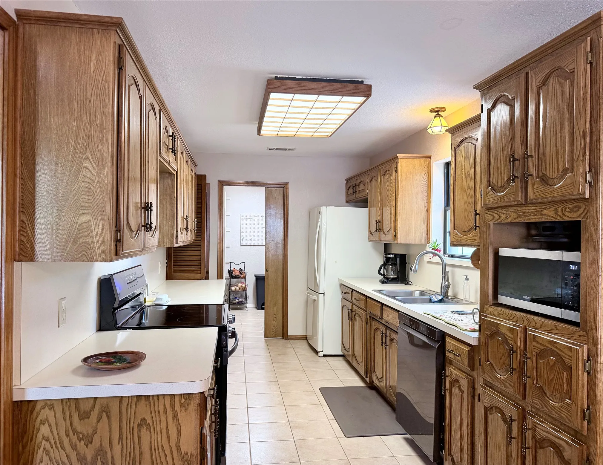 Looking from breakfast room toward pantry