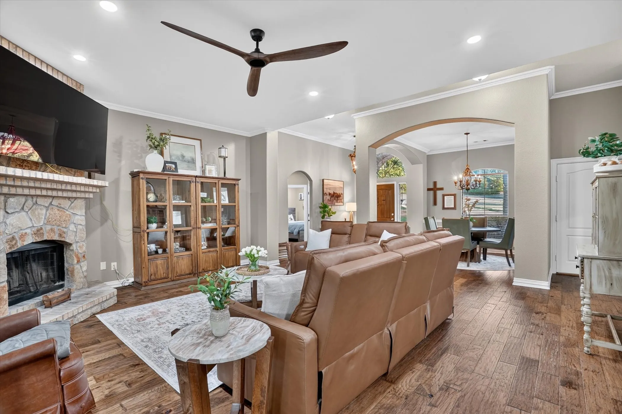 Single Family Residence For Sale in Parker County , 132 N Star Crossing Lane, Weatherford, Texas 76088, 4 Bedroom, 3 Bathroom, 3 Garage spaces, 2,426 Sqft, built in 2005, mls#21365136, Real Estate Agent in Weatherford, Homes For Sale in Parker county, Homes For Sale in Weatherford, Realtor in Weatherford Texas, Real Estate Brokerage Independent Realty Texas, Luminita Cordes Realtor