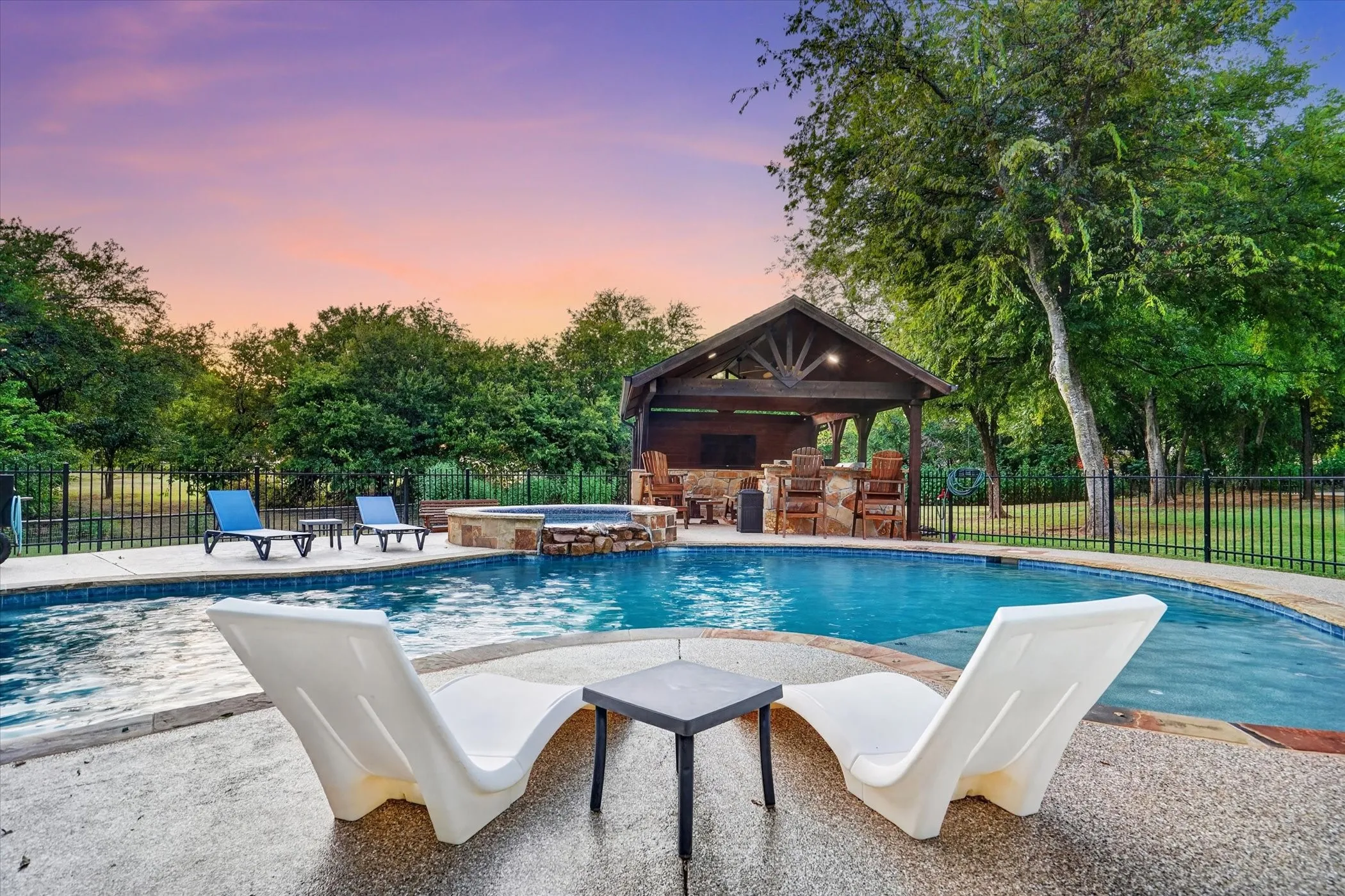 Single Family Residence For Sale in Parker County , 132 N Star Crossing Lane, Weatherford, Texas 76088, 4 Bedroom, 3 Bathroom, 3 Garage spaces, 2,426 Sqft, built in 2005, mls#21365136, Real Estate Agent in Weatherford, Homes For Sale in Parker county, Homes For Sale in Weatherford, Realtor in Weatherford Texas, Real Estate Brokerage Independent Realty Texas, Luminita Cordes Realtor