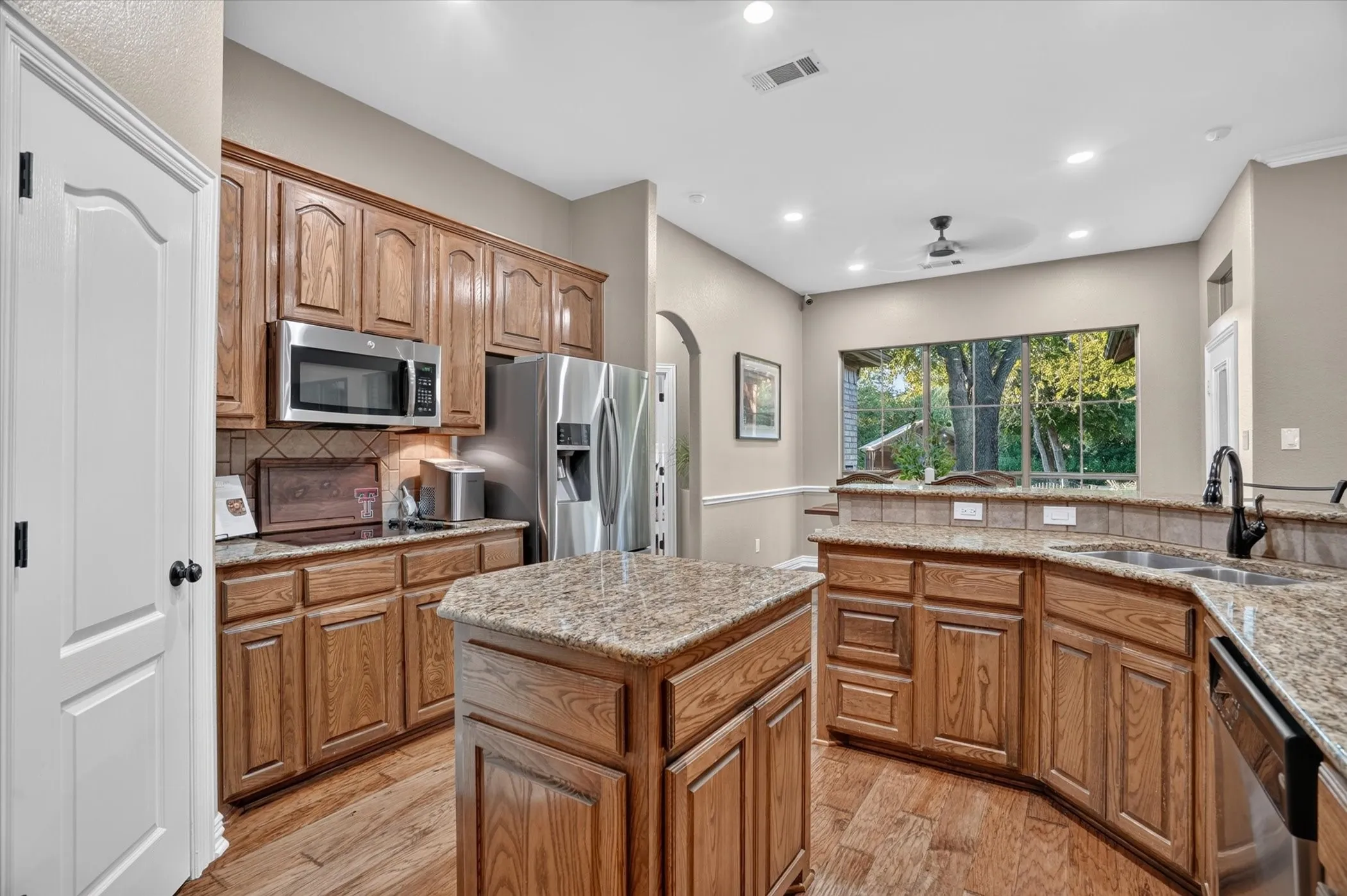 Single Family Residence For Sale in Parker County , 132 N Star Crossing Lane, Weatherford, Texas 76088, 4 Bedroom, 3 Bathroom, 3 Garage spaces, 2,426 Sqft, built in 2005, mls#21365136, Real Estate Agent in Weatherford, Homes For Sale in Parker county, Homes For Sale in Weatherford, Realtor in Weatherford Texas, Real Estate Brokerage Independent Realty Texas, Luminita Cordes Realtor