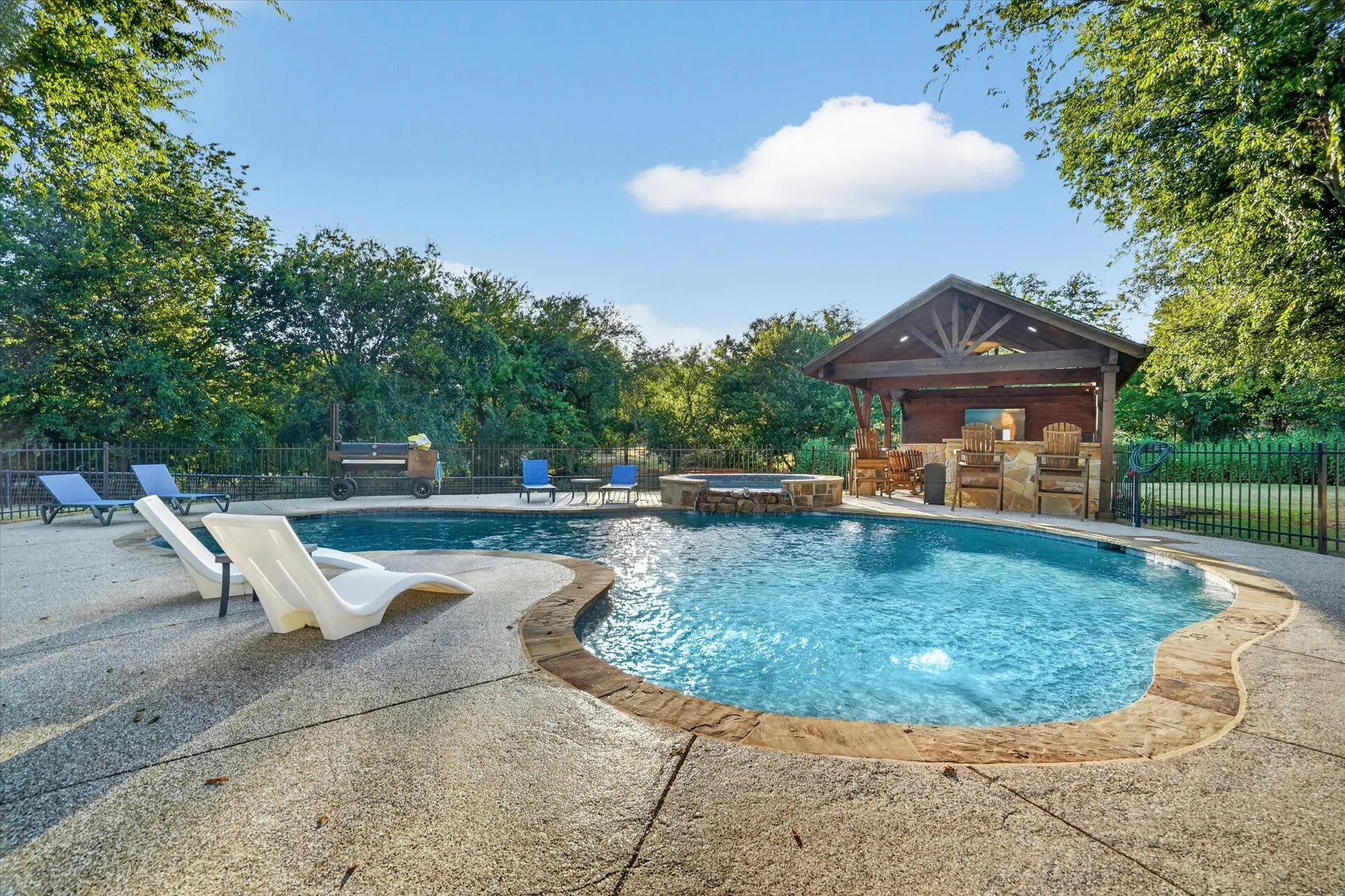 Single Family Residence For Sale in Parker County , 132 N Star Crossing Lane, Weatherford, Texas 76088, 4 Bedroom, 3 Bathroom, 3 Garage spaces, 2,426 Sqft, built in 2005, mls#21365136, Real Estate Agent in Weatherford, Homes For Sale in Parker county, Homes For Sale in Weatherford, Realtor in Weatherford Texas, Real Estate Brokerage Independent Realty Texas, Luminita Cordes Realtor