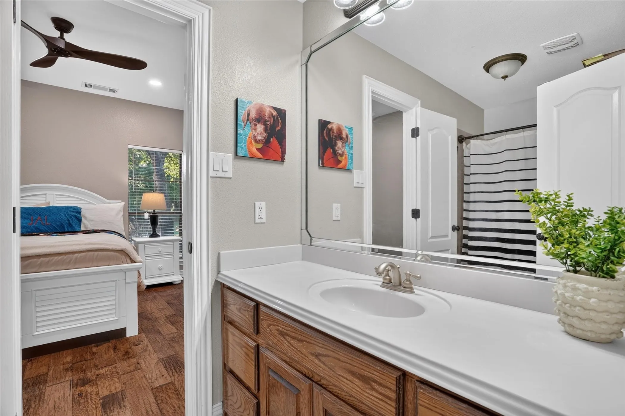 Single Family Residence For Sale in Parker County , 132 N Star Crossing Lane, Weatherford, Texas 76088, 4 Bedroom, 3 Bathroom, 3 Garage spaces, 2,426 Sqft, built in 2005, mls#21365136, Real Estate Agent in Weatherford, Homes For Sale in Parker county, Homes For Sale in Weatherford, Realtor in Weatherford Texas, Real Estate Brokerage Independent Realty Texas, Luminita Cordes Realtor