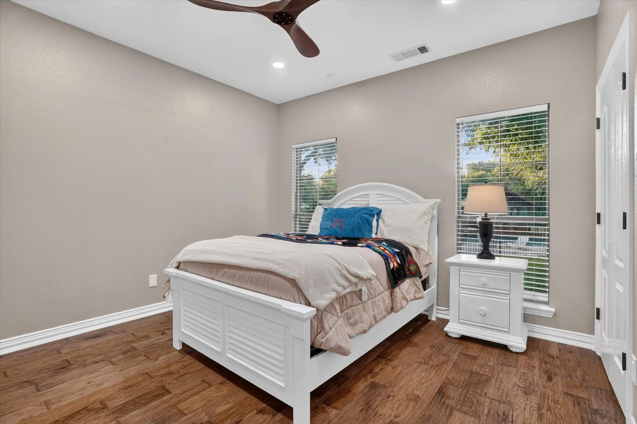 Single Family Residence For Sale in Parker County , 132 N Star Crossing Lane, Weatherford, Texas 76088, 4 Bedroom, 3 Bathroom, 3 Garage spaces, 2,426 Sqft, built in 2005, mls#21365136, Real Estate Agent in Weatherford, Homes For Sale in Parker county, Homes For Sale in Weatherford, Realtor in Weatherford Texas, Real Estate Brokerage Independent Realty Texas, Luminita Cordes Realtor