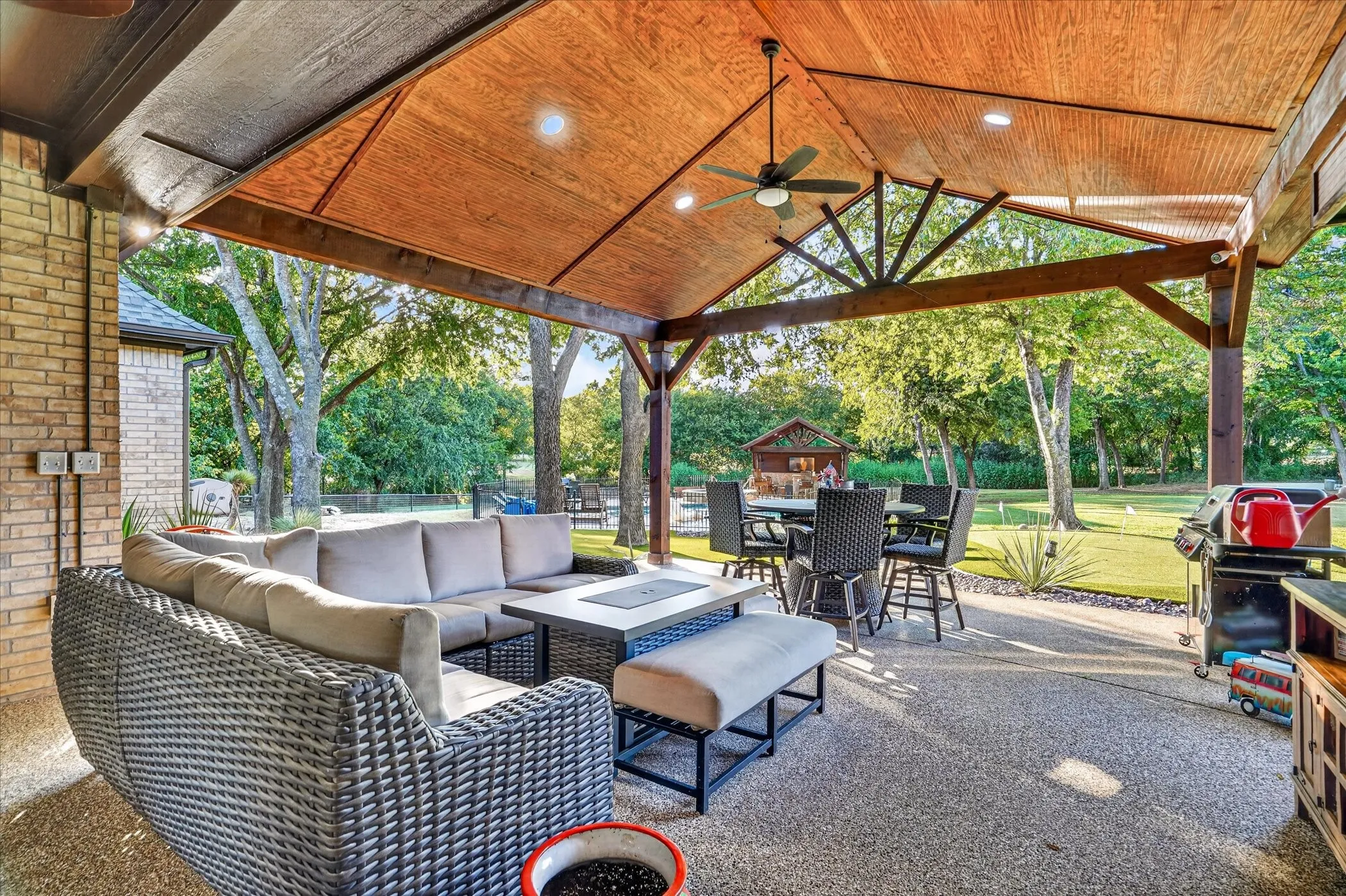 Single Family Residence For Sale in Parker County , 132 N Star Crossing Lane, Weatherford, Texas 76088, 4 Bedroom, 3 Bathroom, 3 Garage spaces, 2,426 Sqft, built in 2005, mls#21365136, Real Estate Agent in Weatherford, Homes For Sale in Parker county, Homes For Sale in Weatherford, Realtor in Weatherford Texas, Real Estate Brokerage Independent Realty Texas, Luminita Cordes Realtor