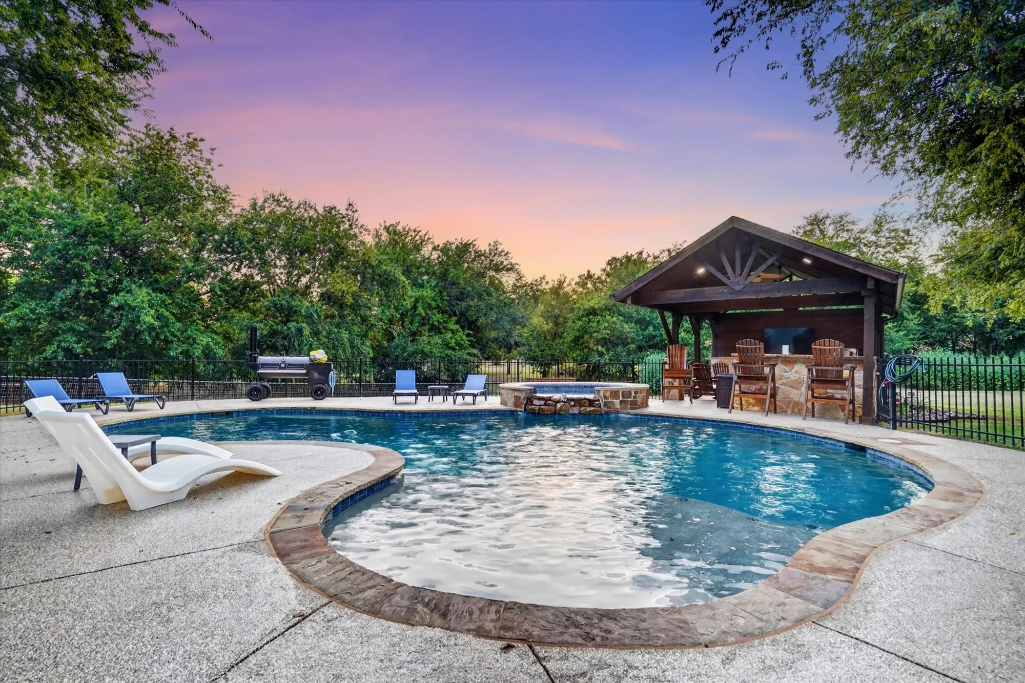 Single Family Residence For Sale in Parker County , 132 N Star Crossing Lane, Weatherford, Texas 76088, 4 Bedroom, 3 Bathroom, 3 Garage spaces, 2,426 Sqft, built in 2005, mls#21365136, Real Estate Agent in Weatherford, Homes For Sale in Parker county, Homes For Sale in Weatherford, Realtor in Weatherford Texas, Real Estate Brokerage Independent Realty Texas, Luminita Cordes Realtor