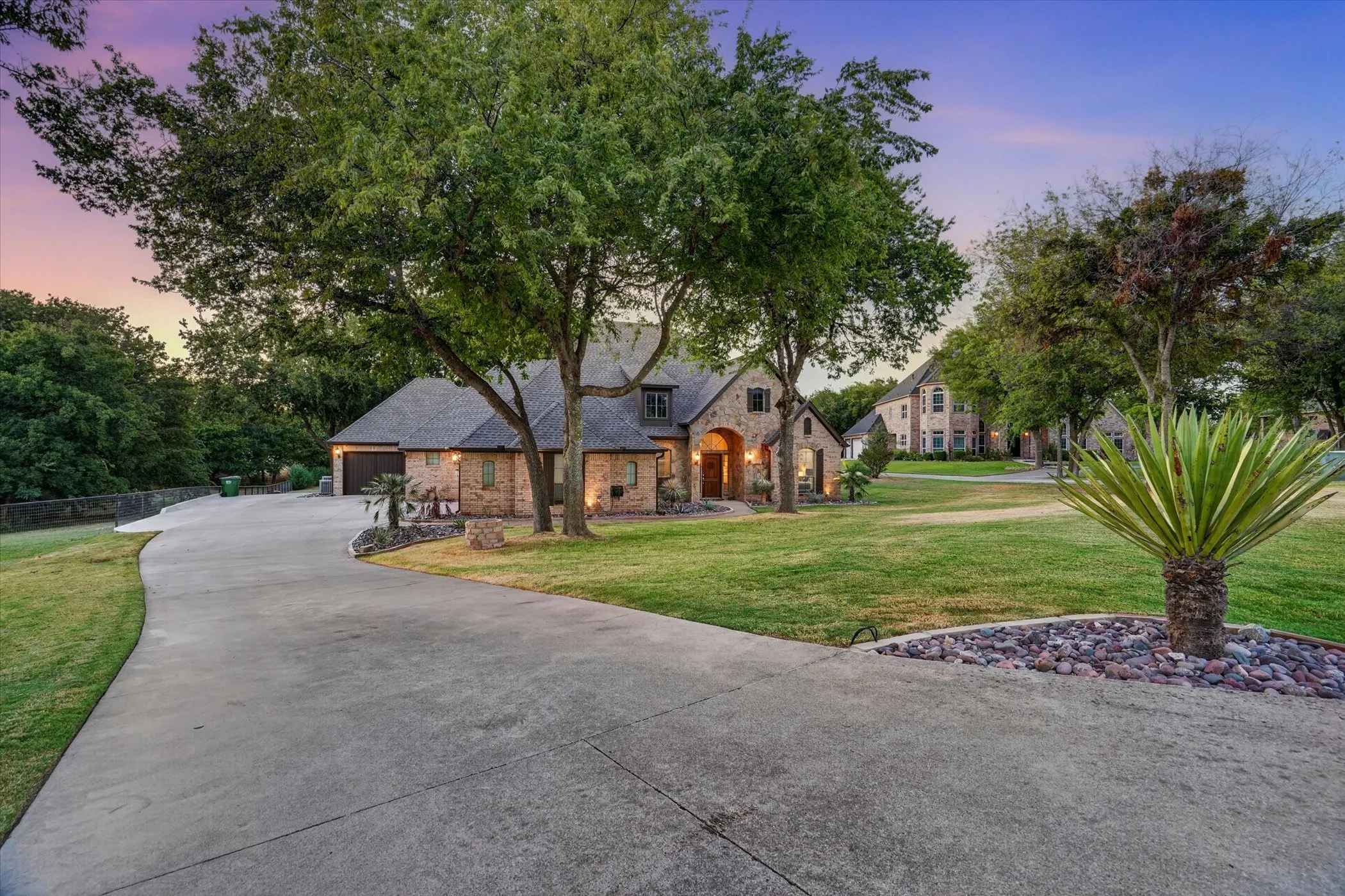 Single Family Residence For Sale in Parker County , 132 N Star Crossing Lane, Weatherford, Texas 76088, 4 Bedroom, 3 Bathroom, 3 Garage spaces, 2,426 Sqft, built in 2005, mls#21365136, Real Estate Agent in Weatherford, Homes For Sale in Parker county, Homes For Sale in Weatherford, Realtor in Weatherford Texas, Real Estate Brokerage Independent Realty Texas, Luminita Cordes Realtor