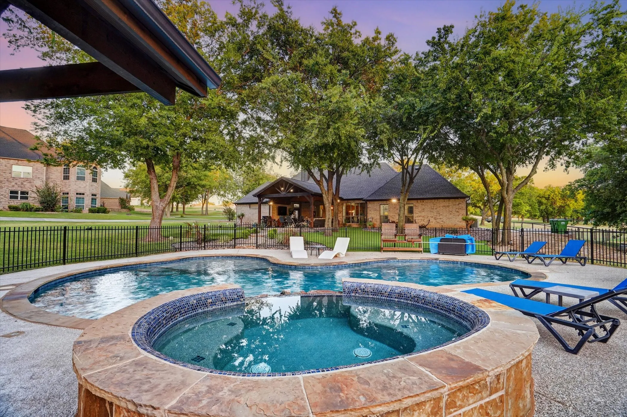Single Family Residence For Sale in Parker County , 132 N Star Crossing Lane, Weatherford, Texas 76088, 4 Bedroom, 3 Bathroom, 3 Garage spaces, 2,426 Sqft, built in 2005, mls#21365136, Real Estate Agent in Weatherford, Homes For Sale in Parker county, Homes For Sale in Weatherford, Realtor in Weatherford Texas, Real Estate Brokerage Independent Realty Texas, Luminita Cordes Realtor