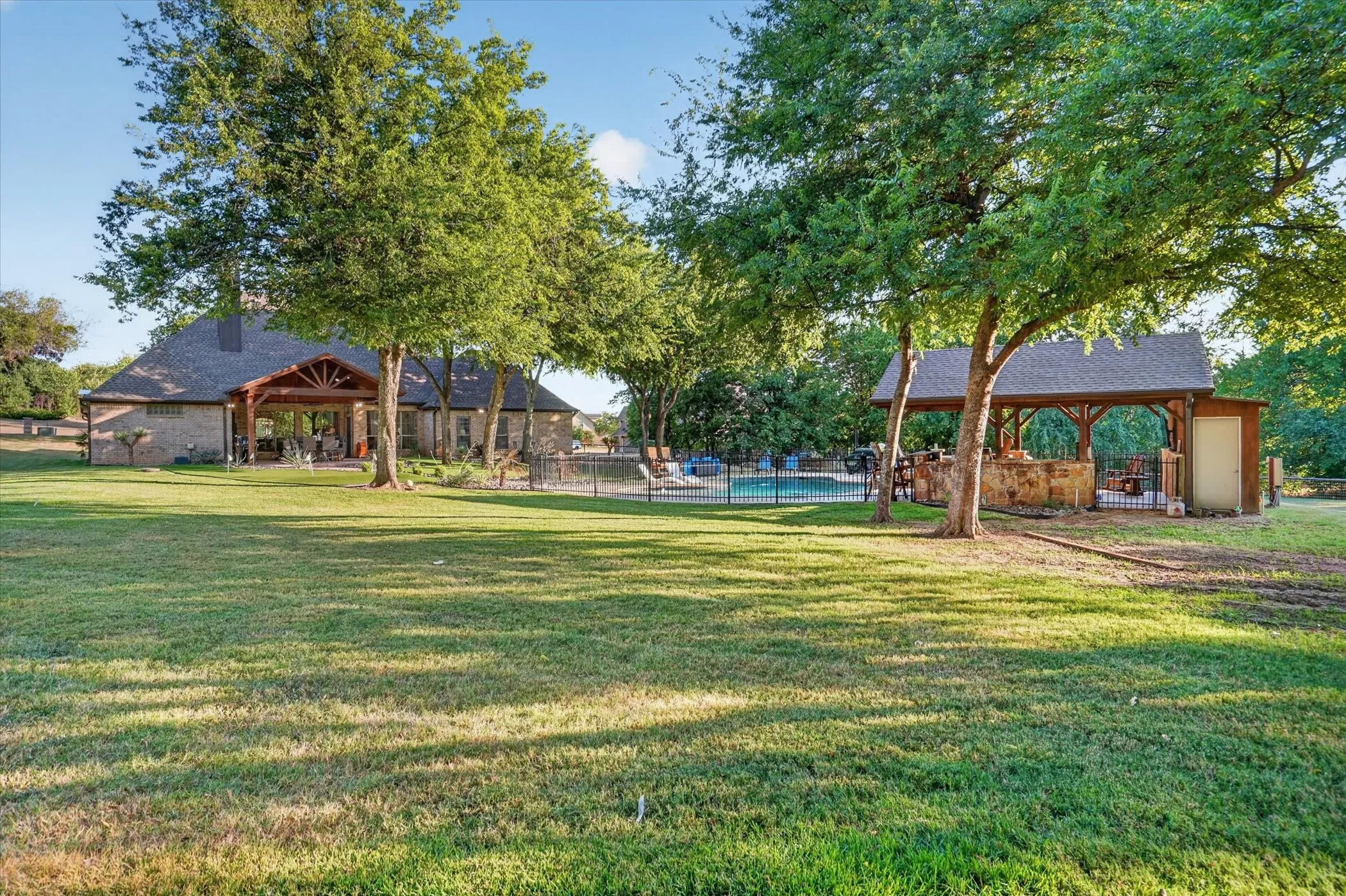 Single Family Residence For Sale in Parker County , 132 N Star Crossing Lane, Weatherford, Texas 76088, 4 Bedroom, 3 Bathroom, 3 Garage spaces, 2,426 Sqft, built in 2005, mls#21365136, Real Estate Agent in Weatherford, Homes For Sale in Parker county, Homes For Sale in Weatherford, Realtor in Weatherford Texas, Real Estate Brokerage Independent Realty Texas, Luminita Cordes Realtor