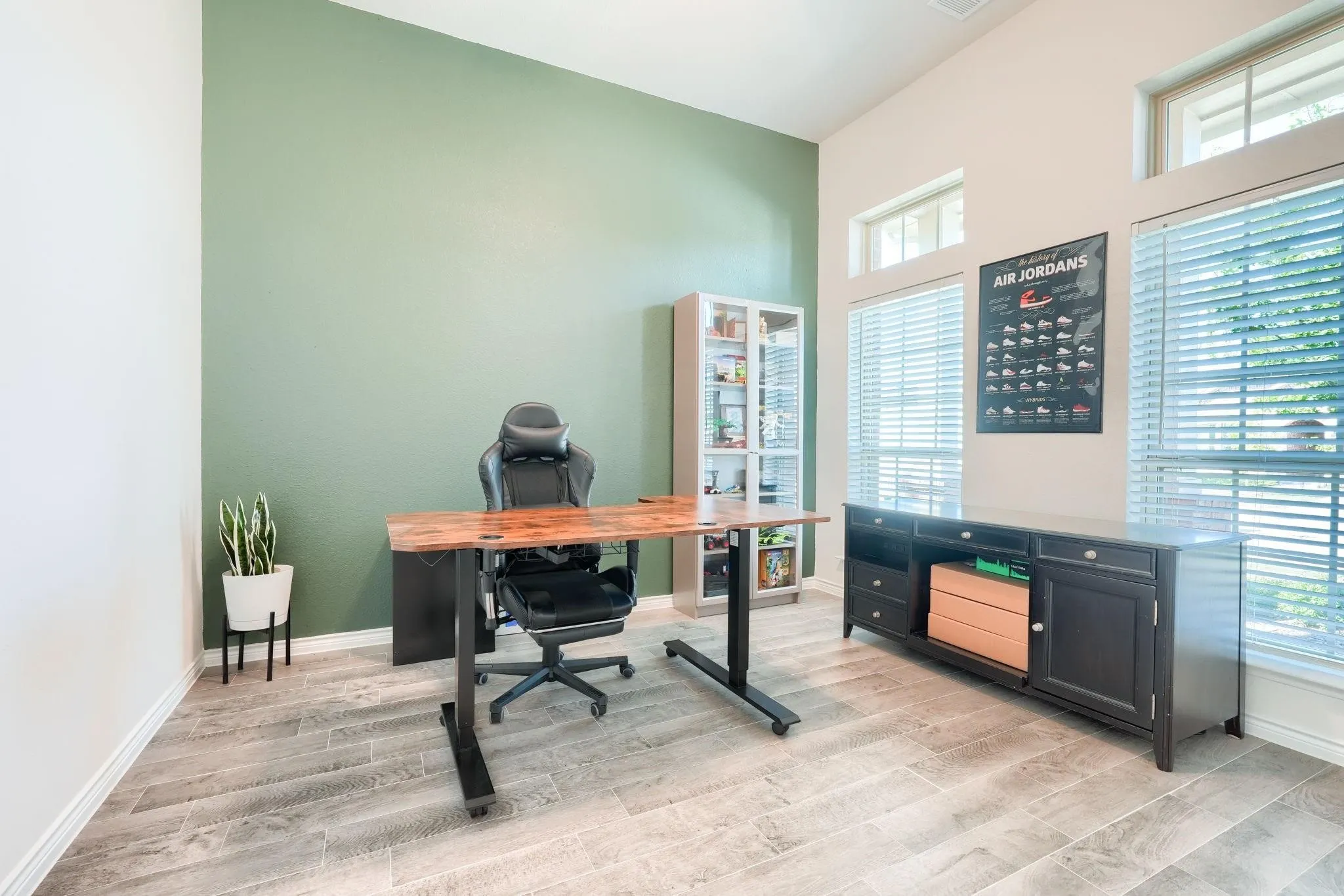 Single Family Residence For Rent in Kaufman County , 4119 Ellinger Drive, Heath, Texas 75126, 4 Bedroom, 4 Bathroom, 2 Garage spaces, 3,278 Sqft, built in 2022, mls#21362868, Real Estate Agent in Heath, Homes For Rent in Kaufman county, Homes For Rent in Heath, Realtor in Heath Texas, Real Estate Brokerage Independent Realty Texas, Luminita Cordes Realtor