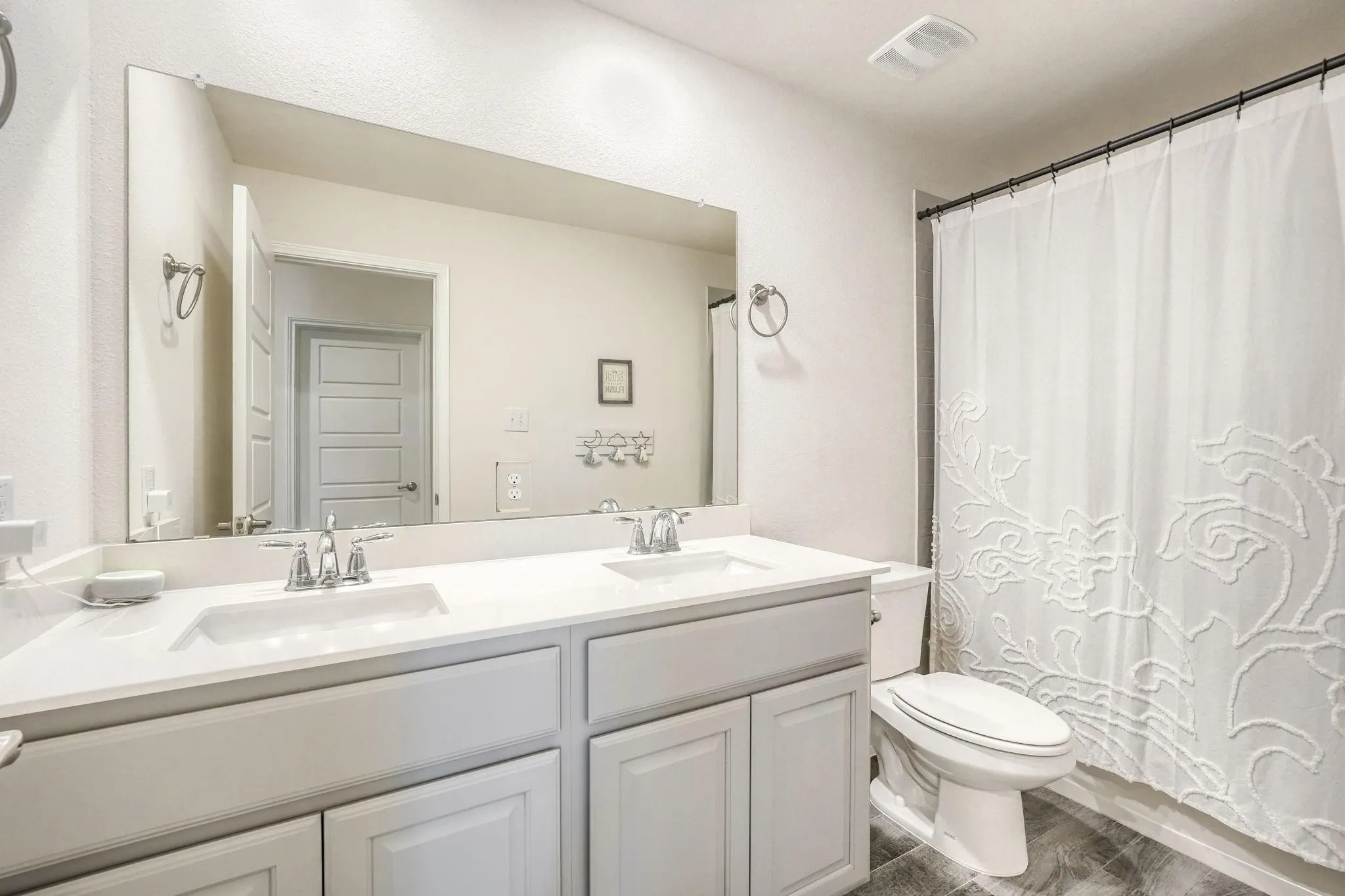 Single Family Residence For Rent in Kaufman County , 4119 Ellinger Drive, Heath, Texas 75126, 4 Bedroom, 4 Bathroom, 2 Garage spaces, 3,278 Sqft, built in 2022, mls#21362868, Real Estate Agent in Heath, Homes For Rent in Kaufman county, Homes For Rent in Heath, Realtor in Heath Texas, Real Estate Brokerage Independent Realty Texas, Luminita Cordes Realtor