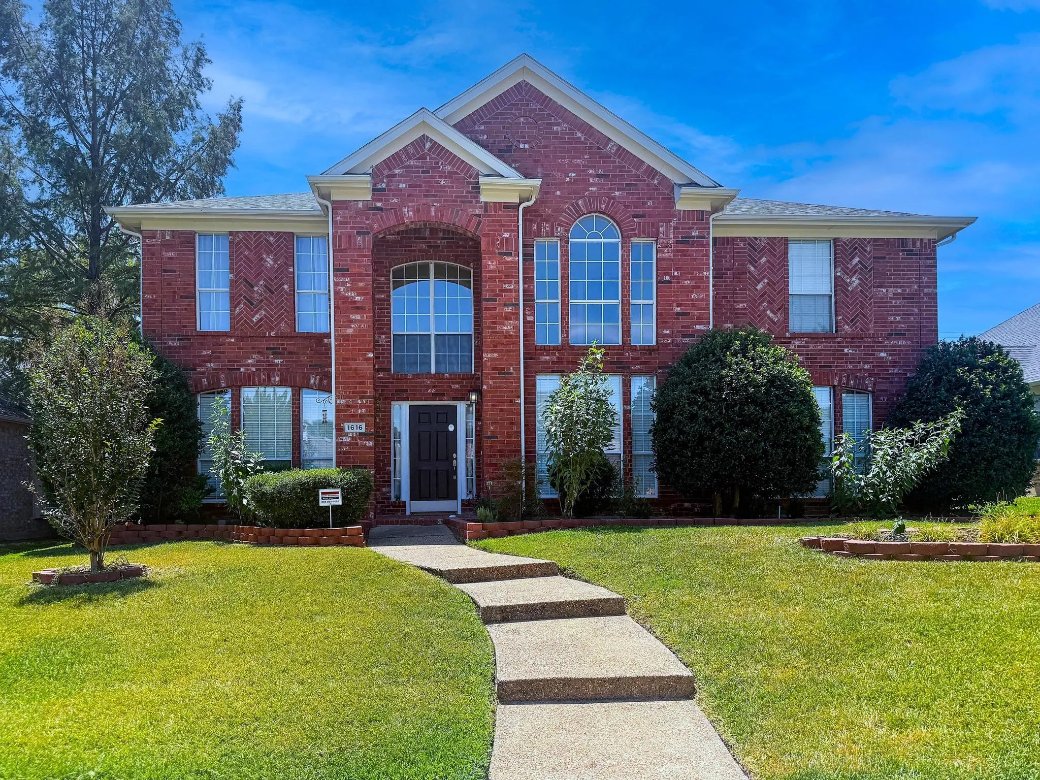 Single Family Residence For Sale in Collin County , 1616 Endicott Drive, Plano, Texas 75025, 4 Bedroom, 3 Bathroom, 2 Garage spaces, 2,816 Sqft, built in 1997, mls#21358930, Real Estate Agent in Plano, Homes For Sale in Collin county, Homes For Sale in Plano, Realtor in Plano Texas, Real Estate Brokerage Independent Realty Texas, Luminita Cordes Realtor