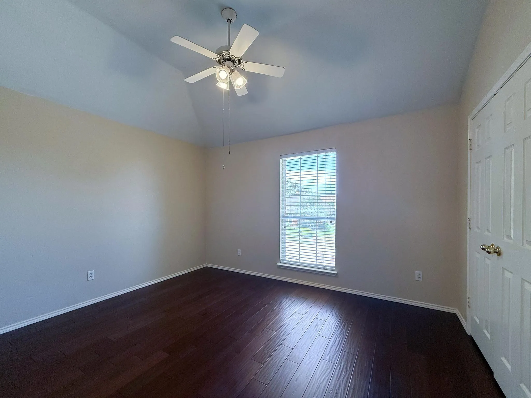 Secondary bedroom