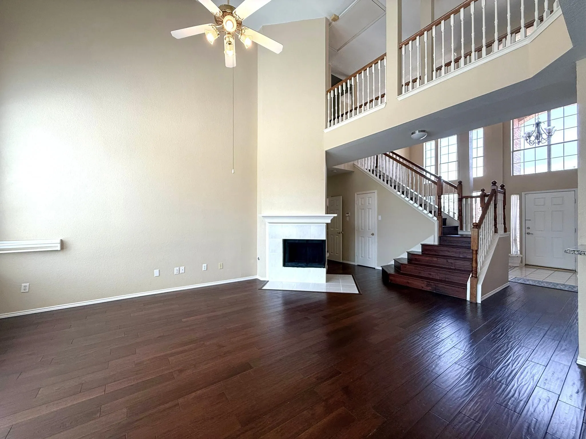  View of upstairs walkway
