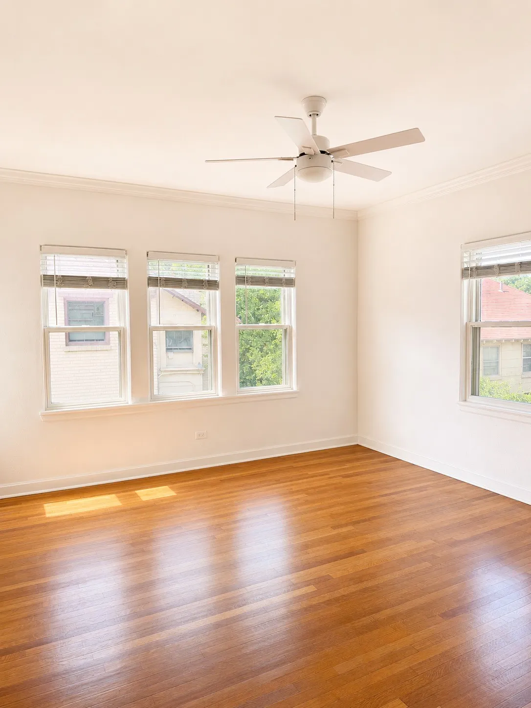 Duplex For Rent in Tarrant County , 3252 S University Drive, Fort Worth, Texas 76109, 3 Bedroom, 2 Bathroom, Garage spaces, 1,780 Sqft, built in 1938, mls#21365303, Real Estate Agent in Fort Worth, Homes For Rent in Tarrant county, Homes For Rent in Fort Worth, Realtor in Fort Worth Texas, Real Estate Brokerage Independent Realty Texas, Luminita Cordes Realtor