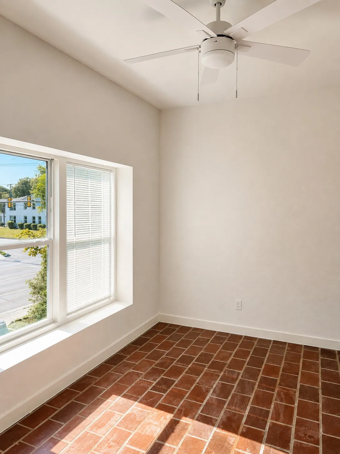 Duplex For Rent in Tarrant County , 3252 S University Drive, Fort Worth, Texas 76109, 3 Bedroom, 2 Bathroom, Garage spaces, 1,780 Sqft, built in 1938, mls#21365303, Real Estate Agent in Fort Worth, Homes For Rent in Tarrant county, Homes For Rent in Fort Worth, Realtor in Fort Worth Texas, Real Estate Brokerage Independent Realty Texas, Luminita Cordes Realtor