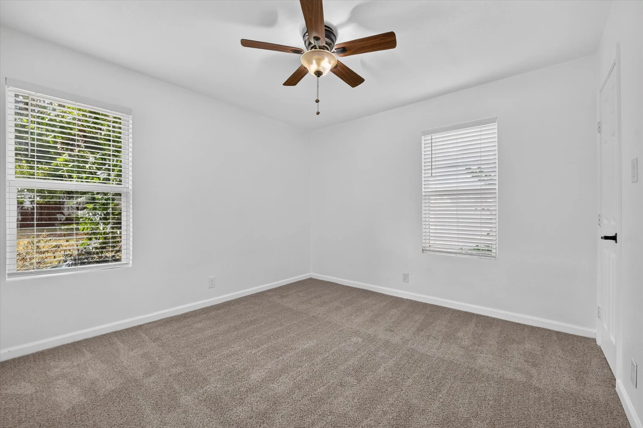 Single Family Residence For Sale in Johnson County , 906 Euclid Street, Cleburne, Texas 76033, 3 Bedroom, 1 Bathroom, Garage spaces, 1,182 Sqft, built in 1960, mls#21359070, Real Estate Agent in Cleburne, Homes For Sale in Johnson county, Homes For Sale in Cleburne, Realtor in Cleburne Texas, Real Estate Brokerage Independent Realty Texas, Luminita Cordes Realtor