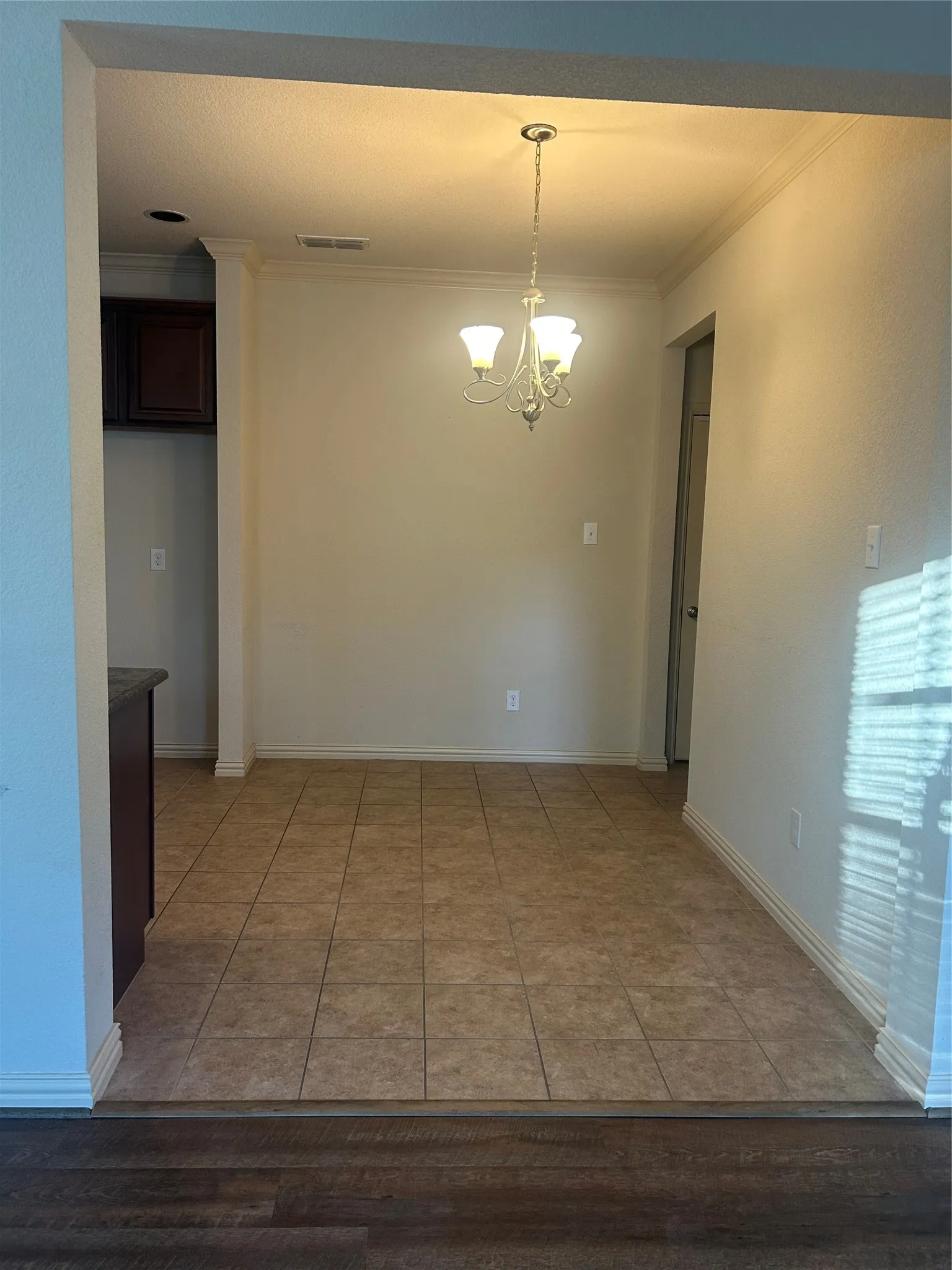 Eat-In Kitchen with decorative light fixture