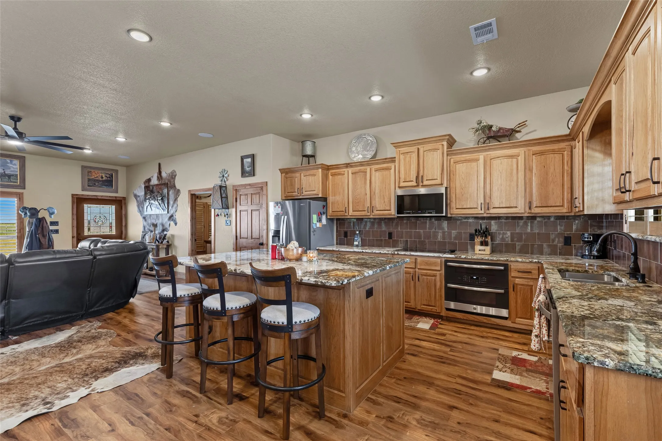 Single Family Residence For Sale in Wise County , 12880 N County Line Rd, Ponder, Texas 76259, 3 Bedroom, 2 Bathroom, 2 Garage spaces, 2,024 Sqft, built in 2020, Price $1,200,000, mls#21362124, Real Estate Agent in Ponder, Homes For Sale in Wise county, Homes For Sale in Ponder, Realtor in Ponder Texas, Real Estate Brokerage Independent Realty Texas, Luminita Cordes Realtor