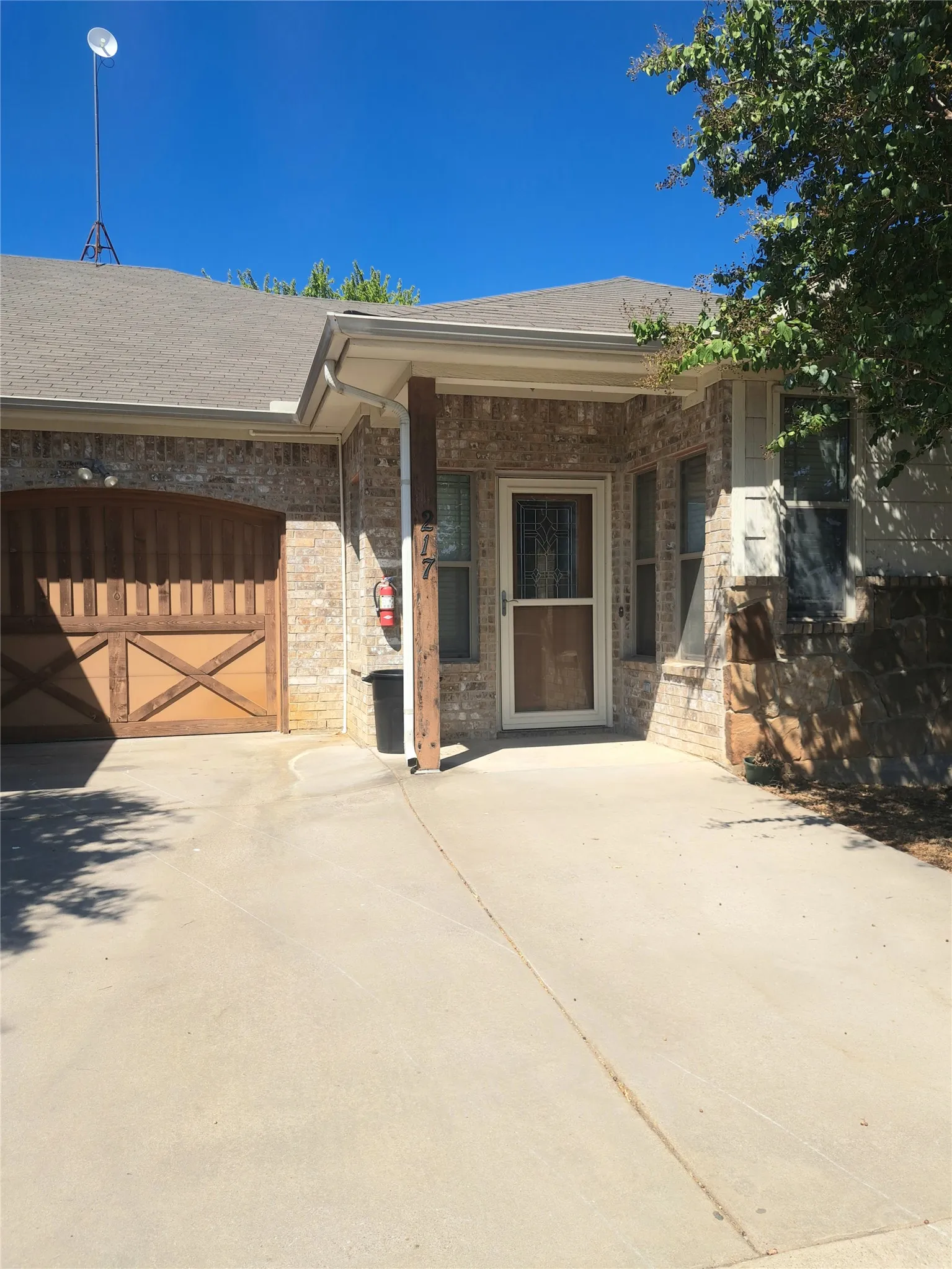 Quadruplex For Rent in Parker County , 1301 DICEY Road 217, Weatherford, Texas 76085, 2 Bedroom, 2 Bathroom, 1 Garage spaces, 1,350 Sqft, built in 2007, mls#21365309, Real Estate Agent in Weatherford, Homes For Rent in Parker county, Homes For Rent in Weatherford, Realtor in Weatherford Texas, Real Estate Brokerage Independent Realty Texas, Luminita Cordes Realtor