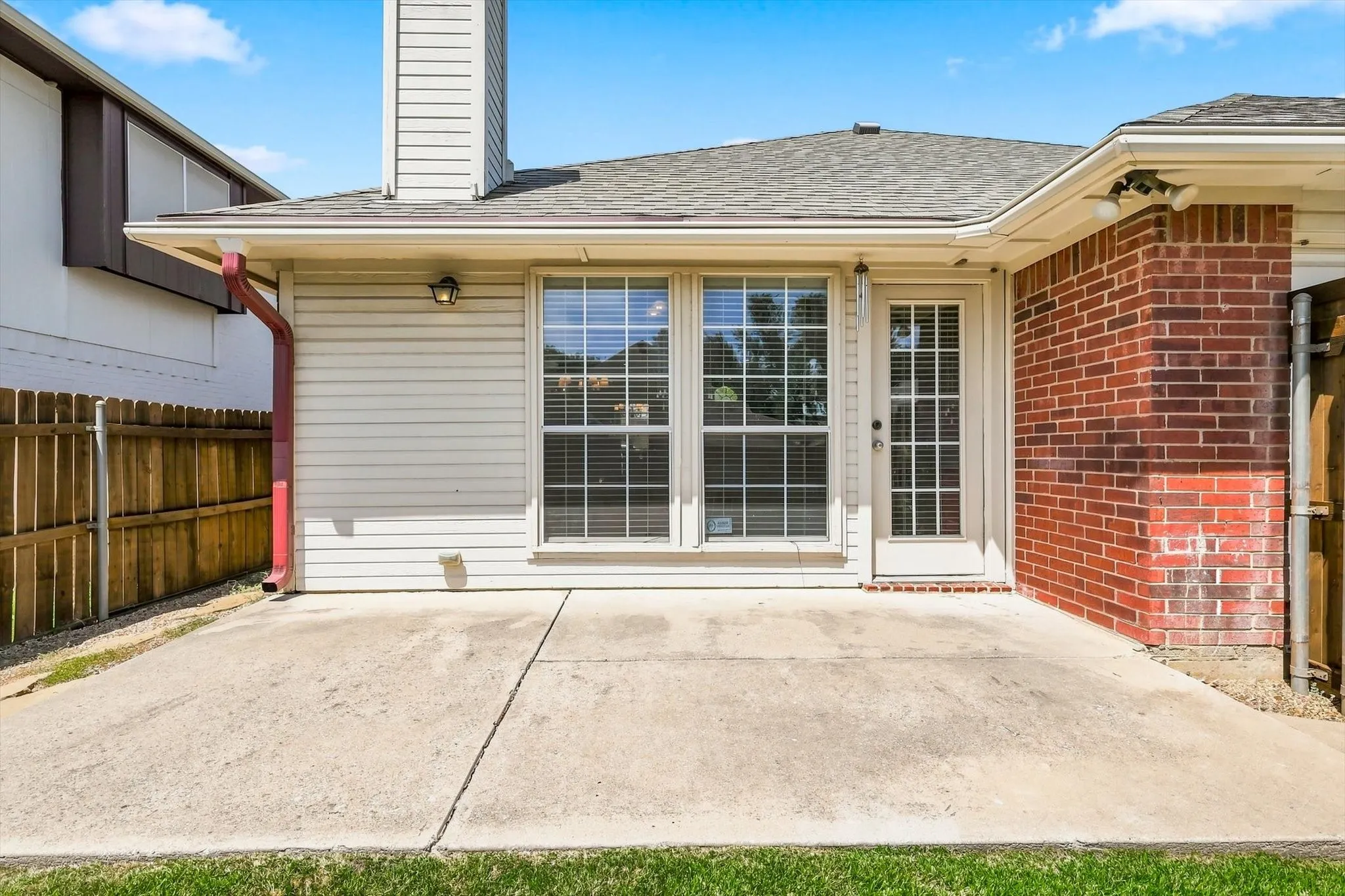 Single Family Residence For Sale in Denton County , 1432 Saint Gallen Lane, Lewisville, Texas 75067, 3 Bedroom, 2 Bathroom, 2 Garage spaces, 1,505 Sqft, built in 1997, mls#21364616, Real Estate Agent in Lewisville, Homes For Sale in Denton county, Homes For Sale in Lewisville, Realtor in Lewisville Texas, Real Estate Brokerage Independent Realty Texas, Luminita Cordes Realtor